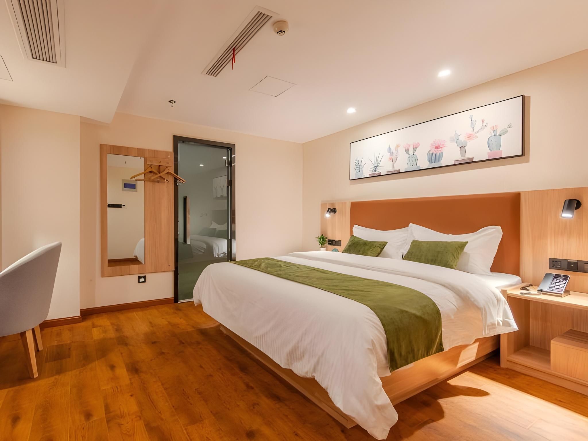 Hotel Queen Room