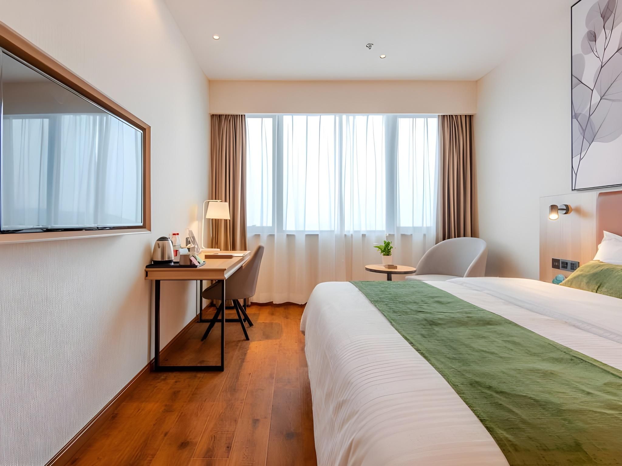Queen Room with View