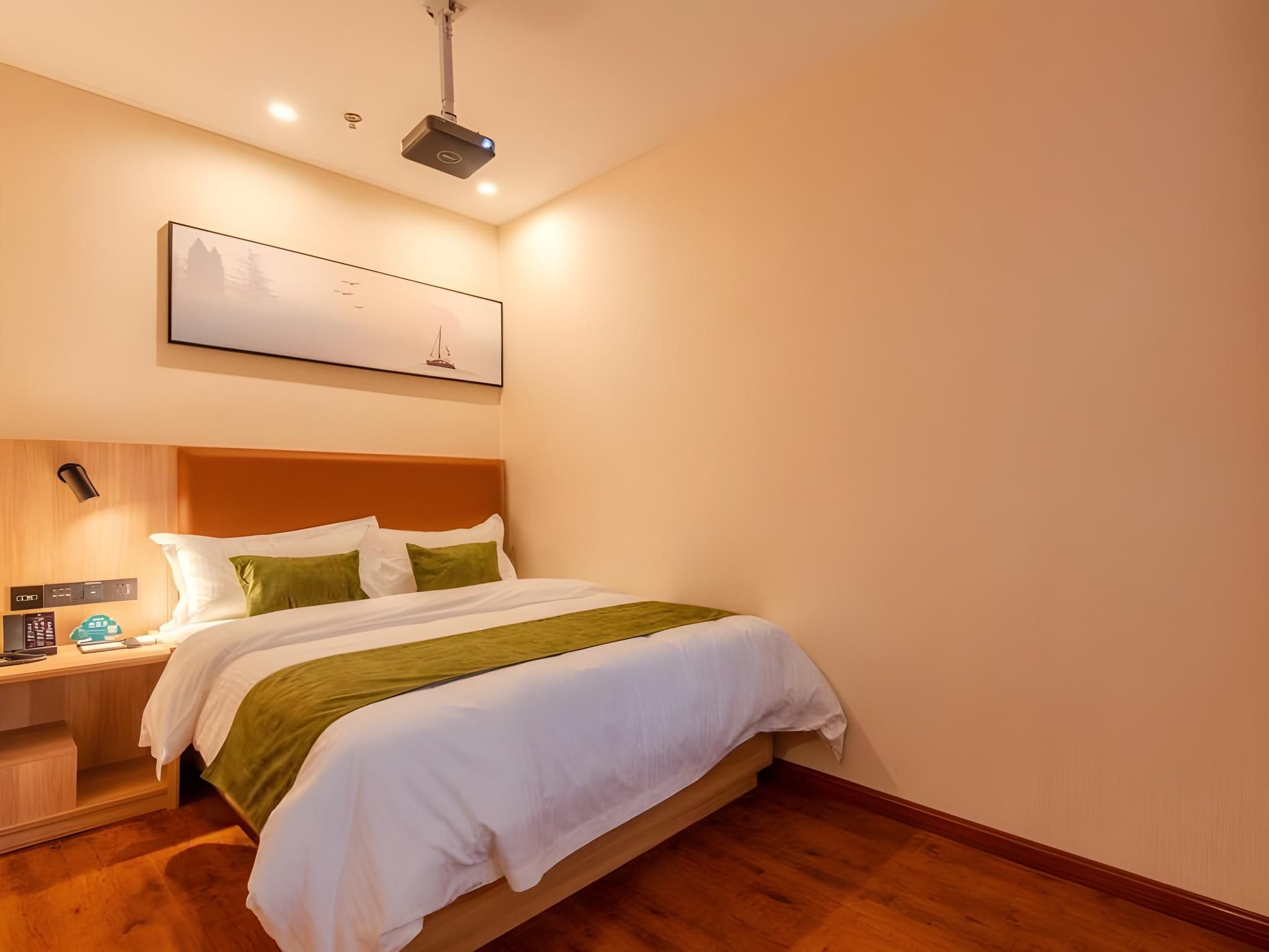 Feature Queen Room