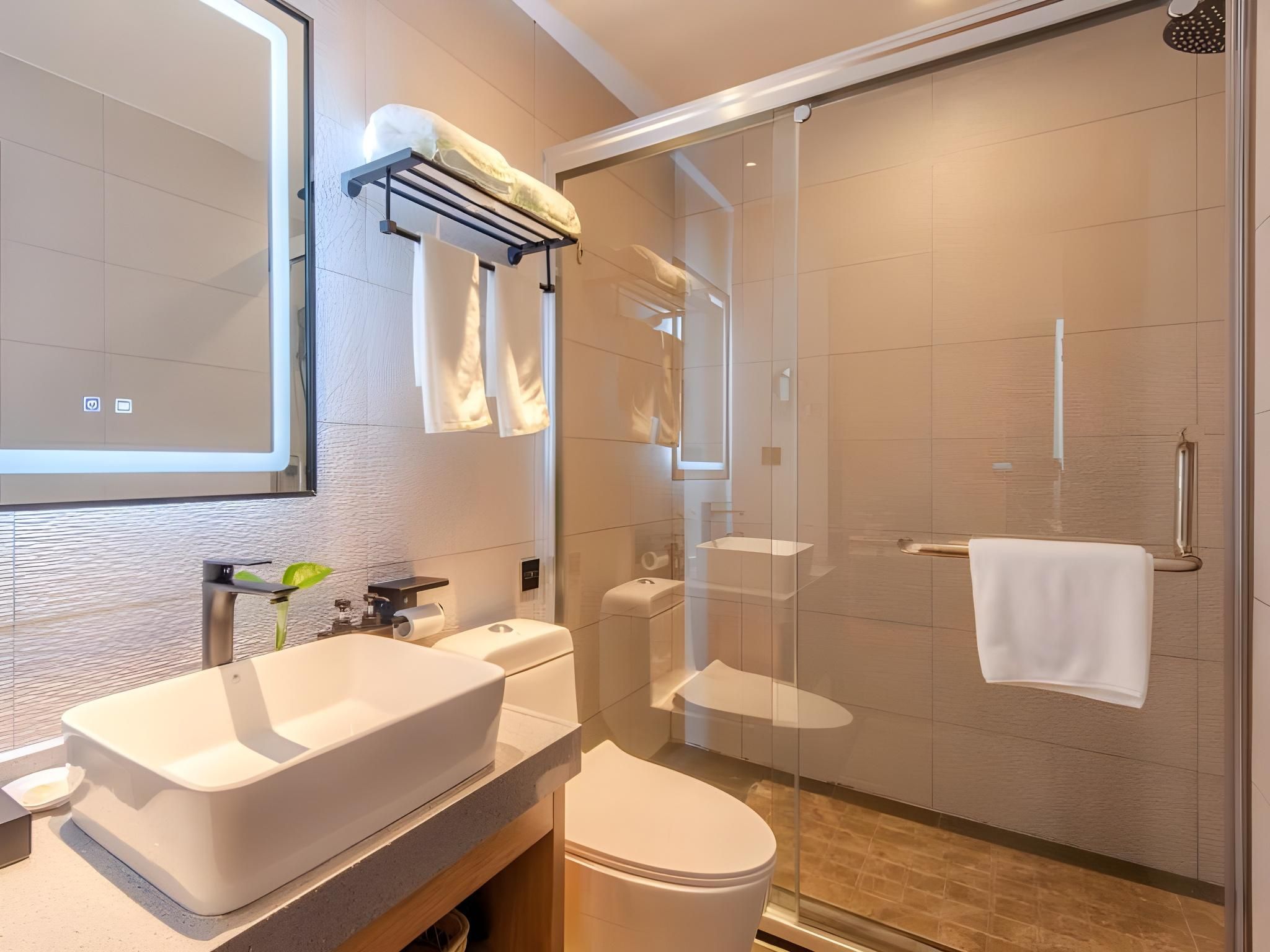 Feature Queen Room