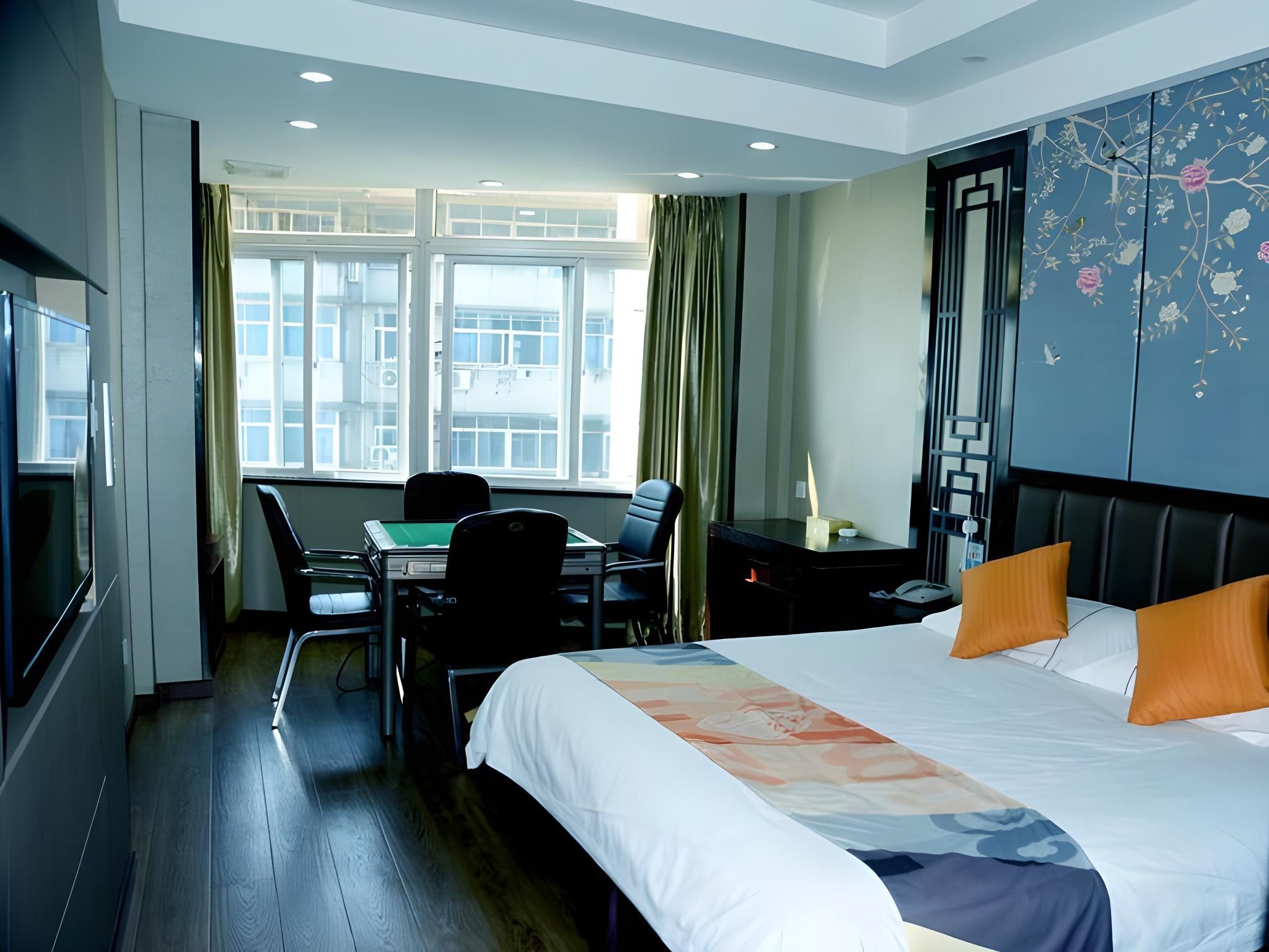 Business Queen Room