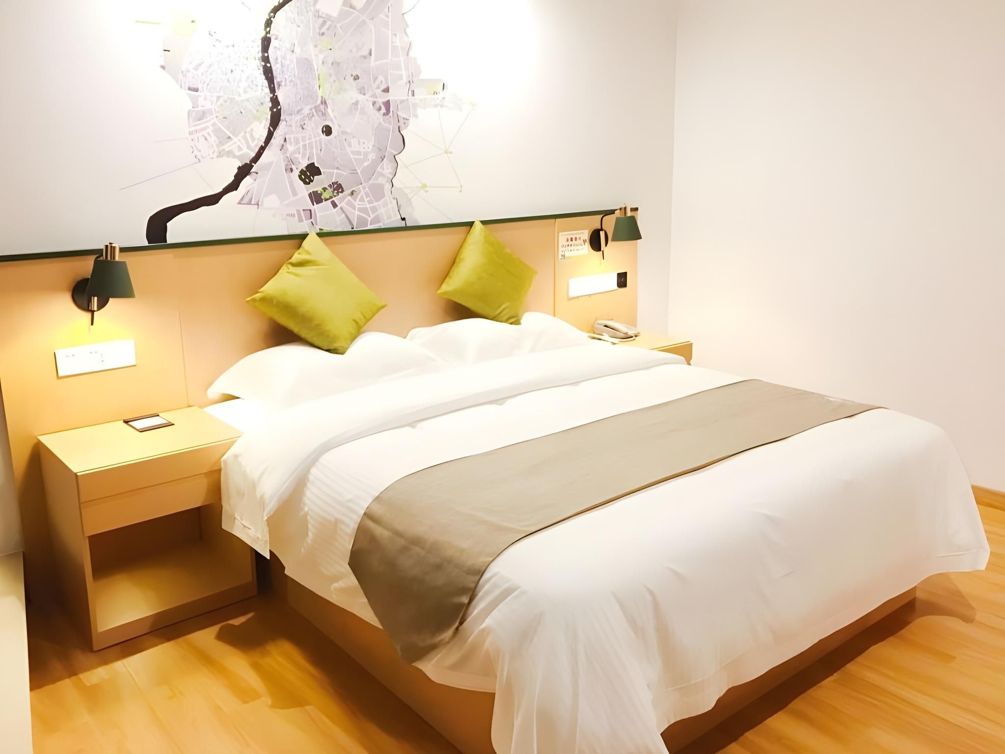 Feature Queen Room
