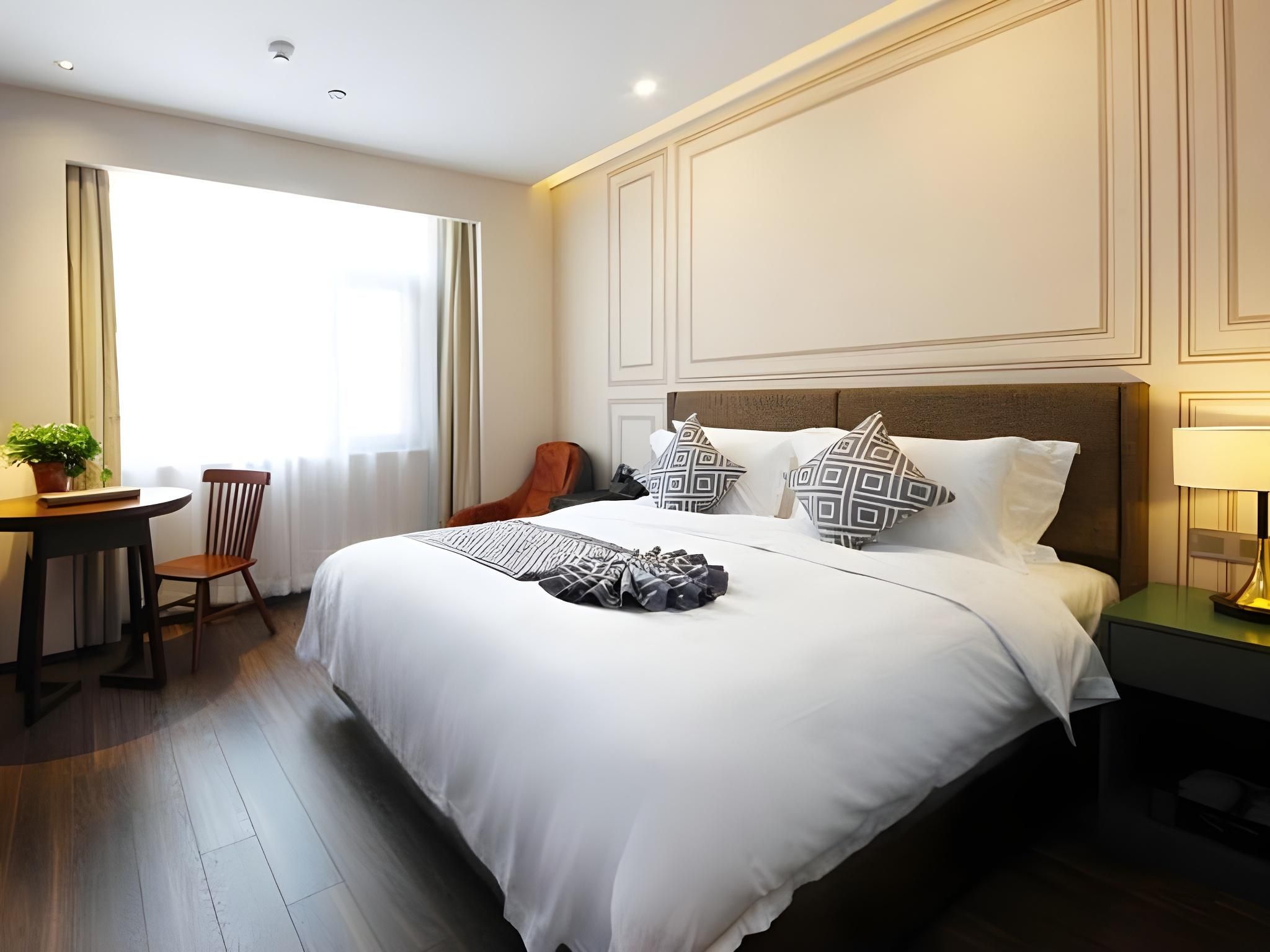 Feature Queen Room
