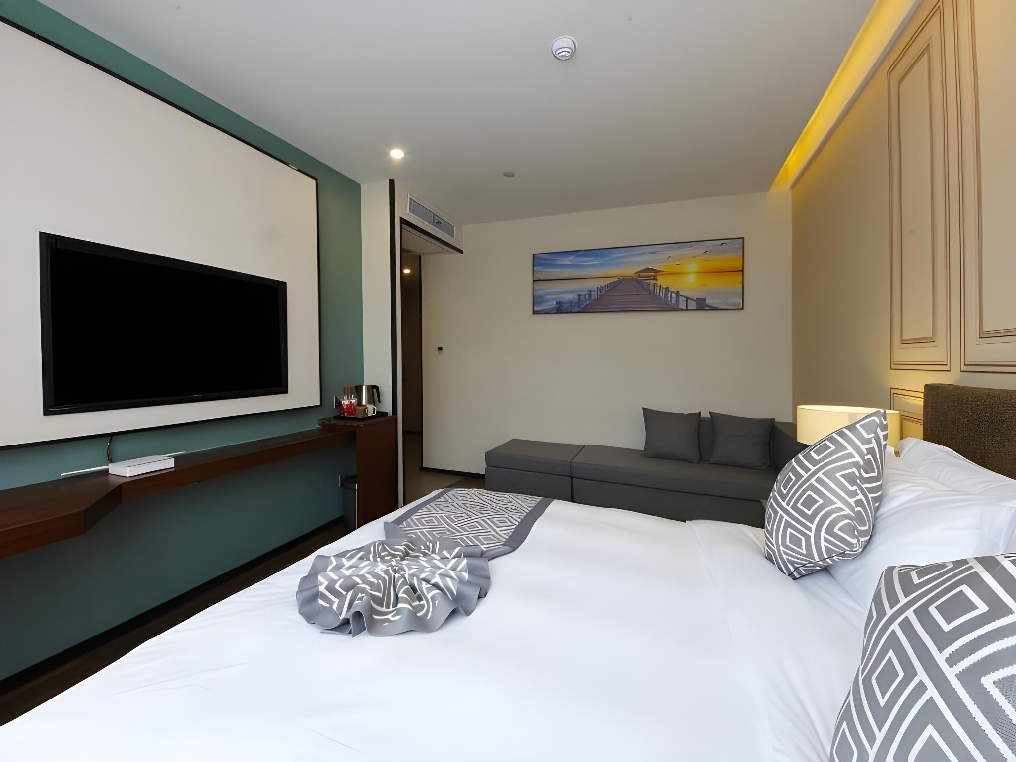 Feature Queen Room