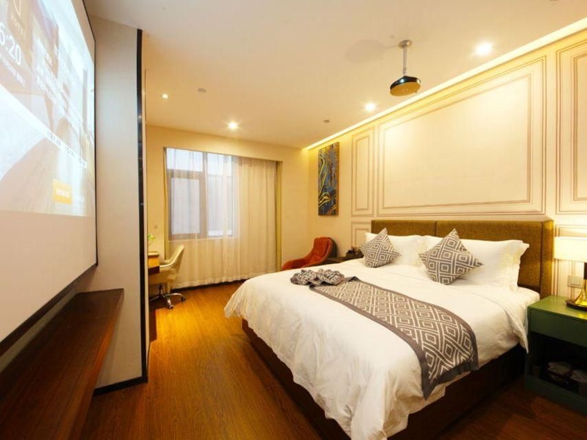Queen Deluxe Room