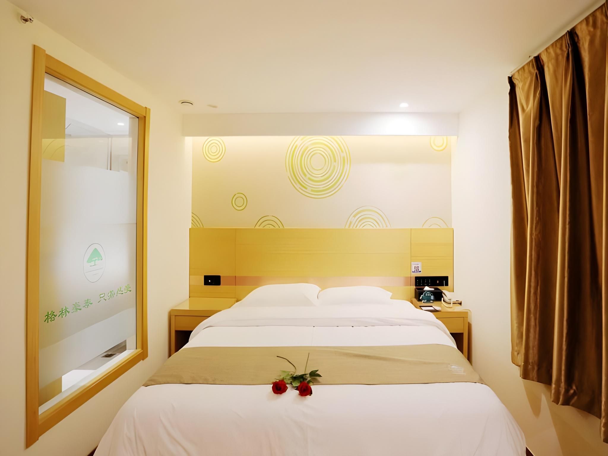 Hotel Queen Room