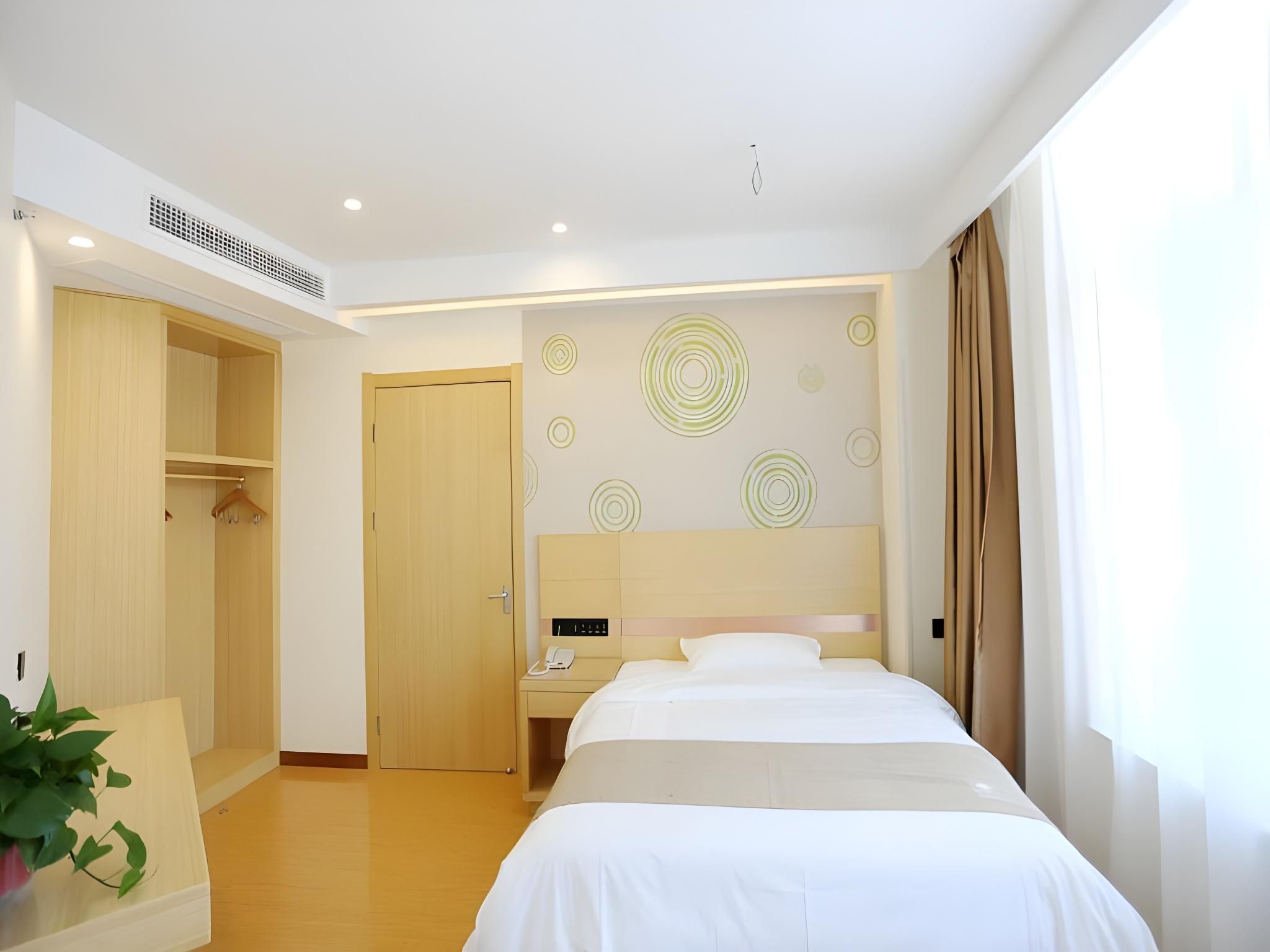 Hotel Queen Room