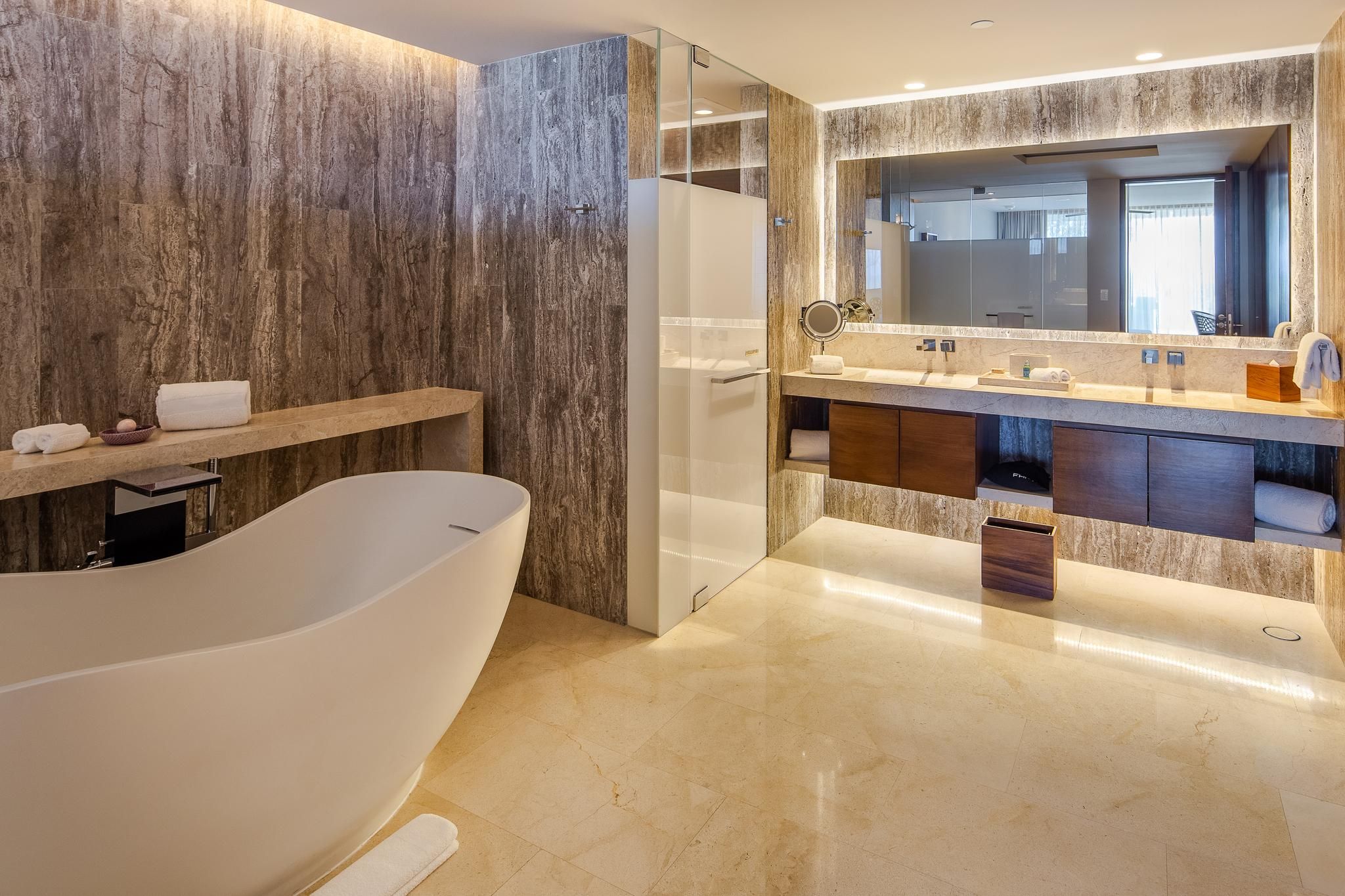 Four Bedroom Villa with Hot Tub