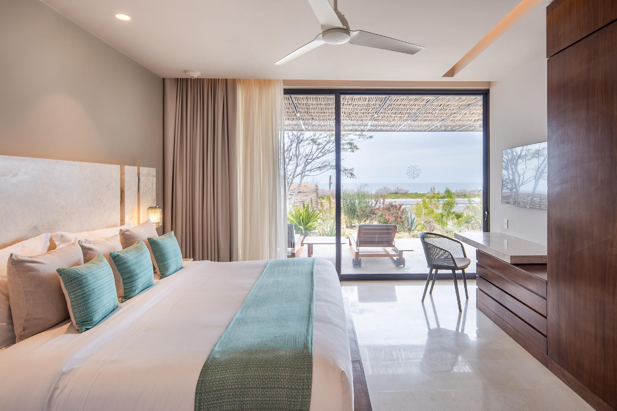 Four Bedroom Villa Ocean View with Hot Tub
