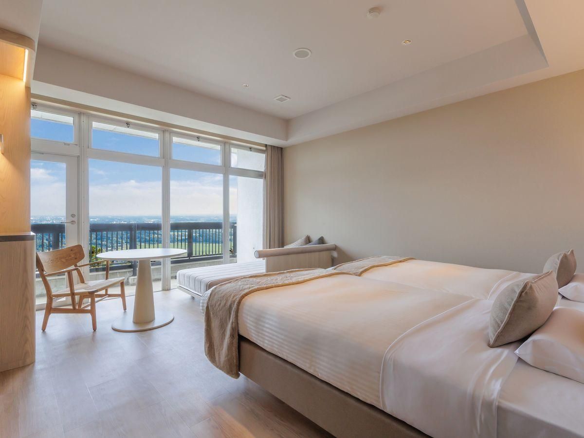 Hollywood Twin Panorama View with Shower Booth