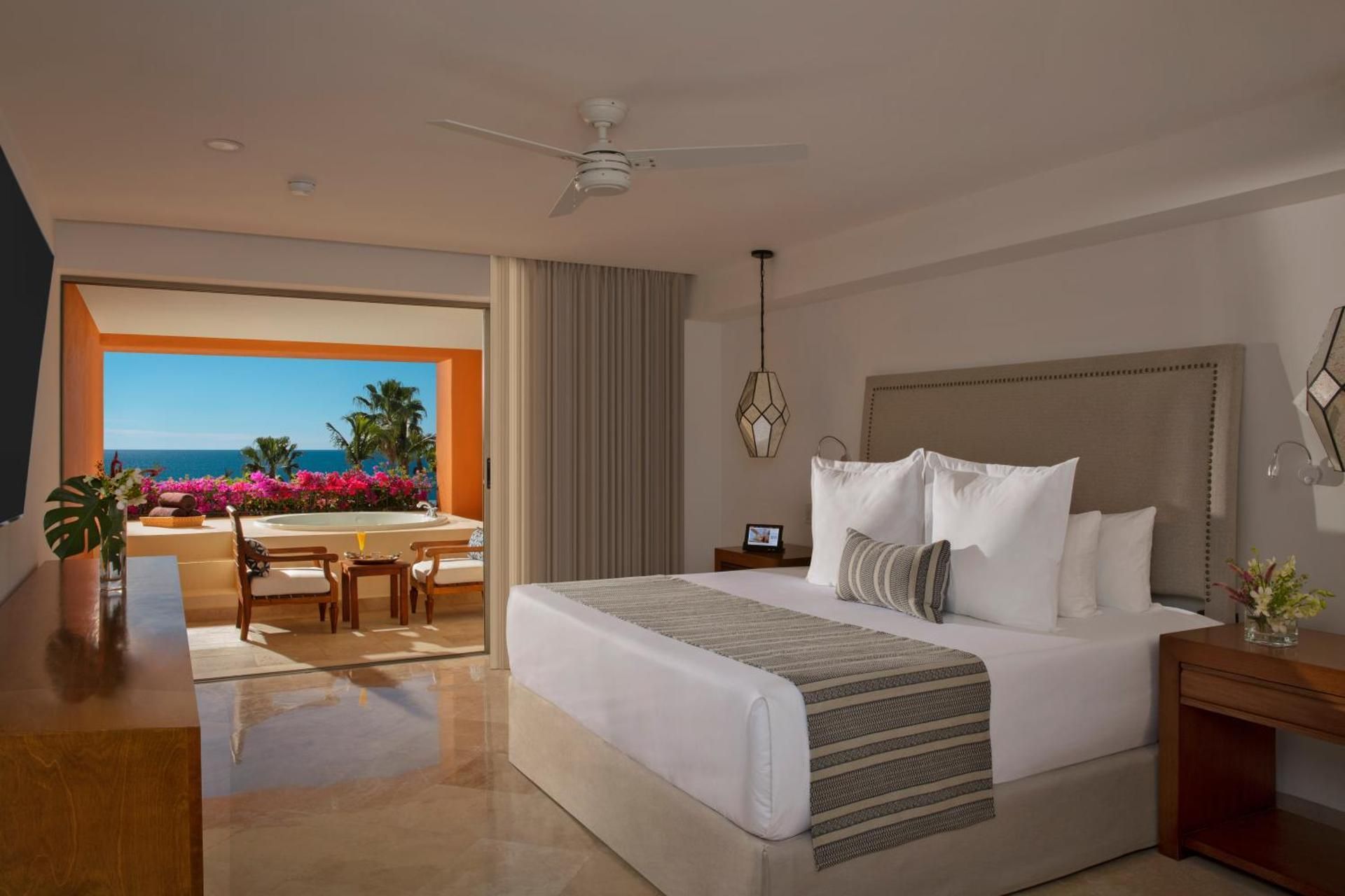 Deluxe Ocean View Room with King Bed