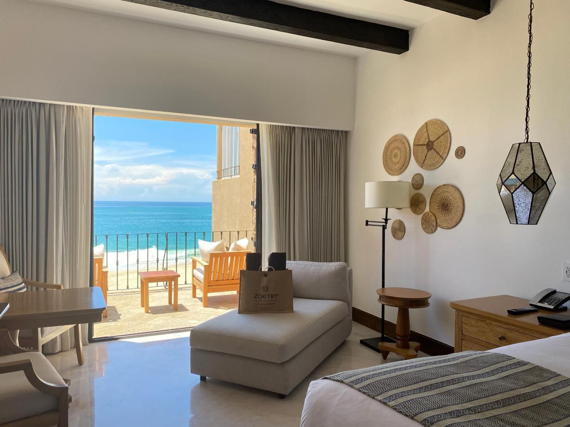 Junior Suite Ocean Front King
