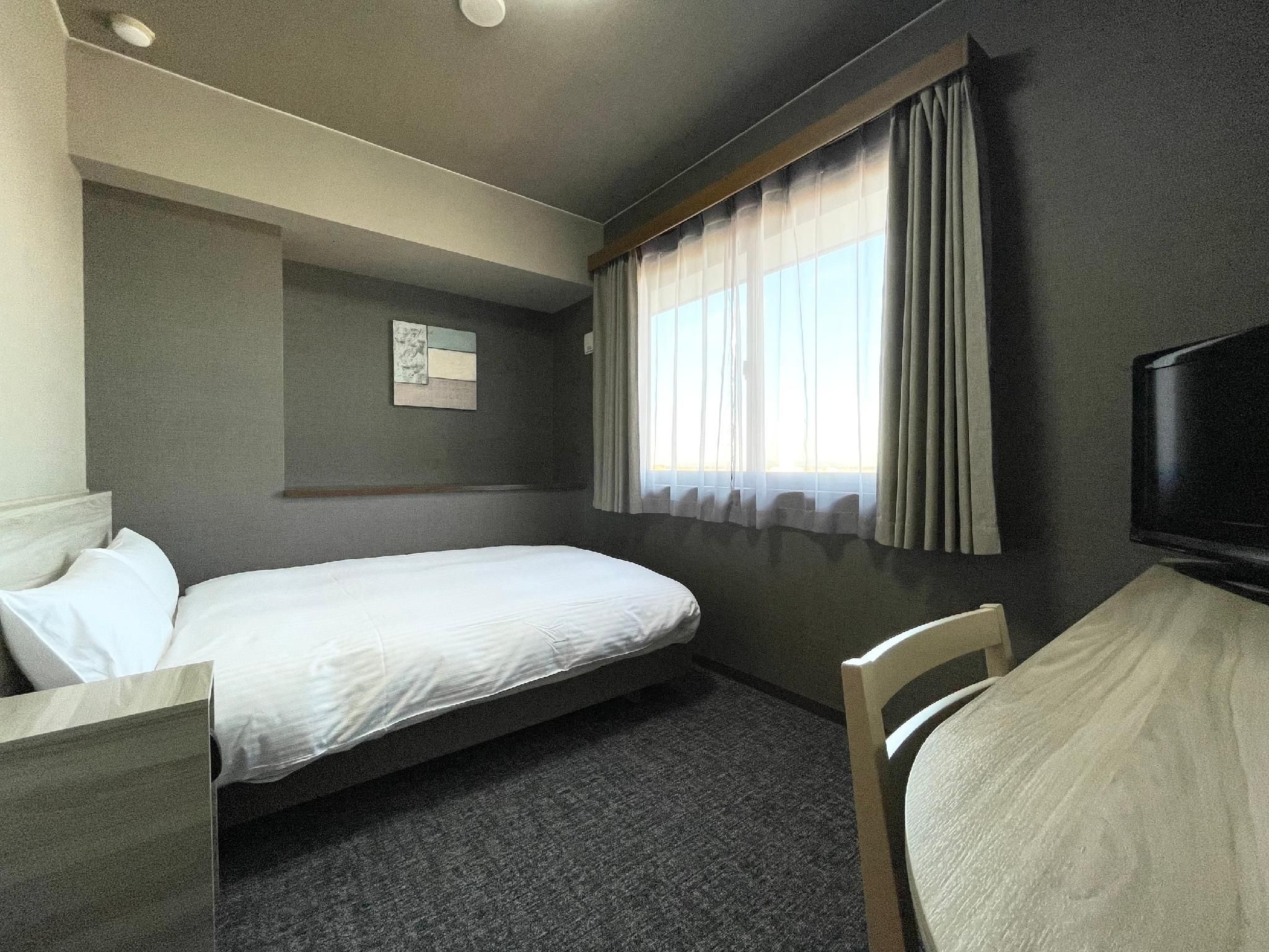 Semi Double Room - Smoking 