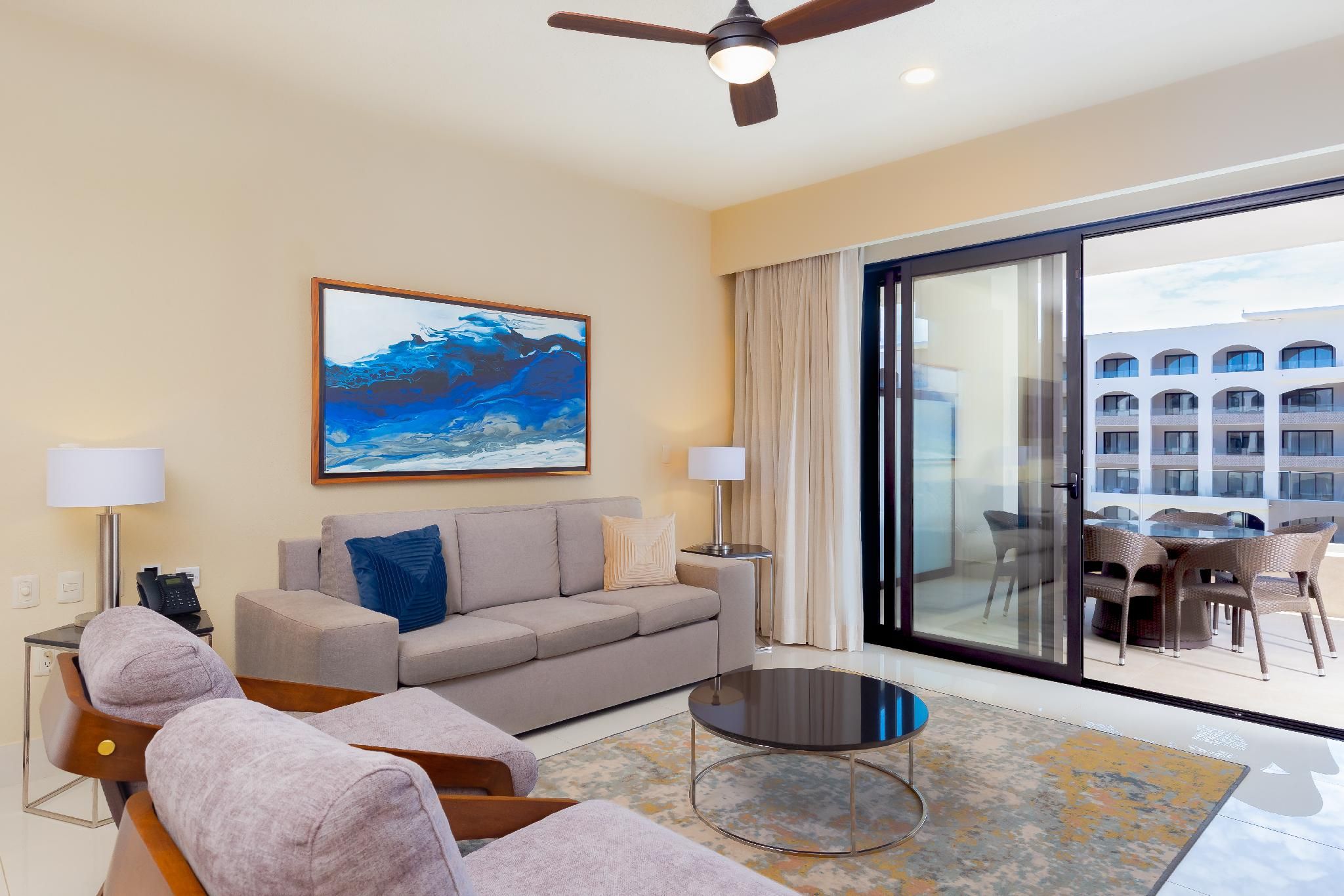 Villa La Valencia Beach Resort & Spa One Bedroom Suite Pool View 2