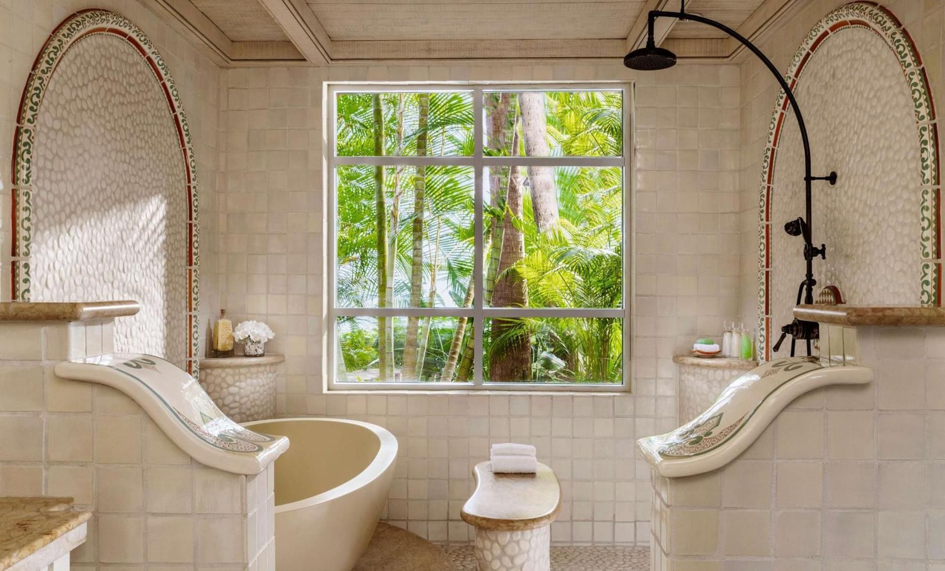 Grand Suite - Ocean Front, One Bedroom with Plunge Pool