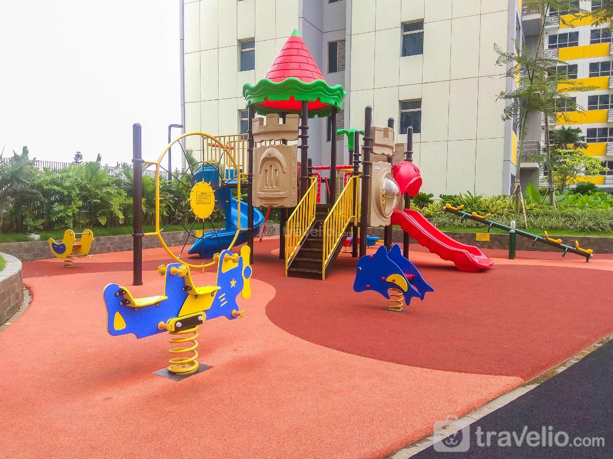 Comfy Living 3BR Springlake Summarecon By Travelio