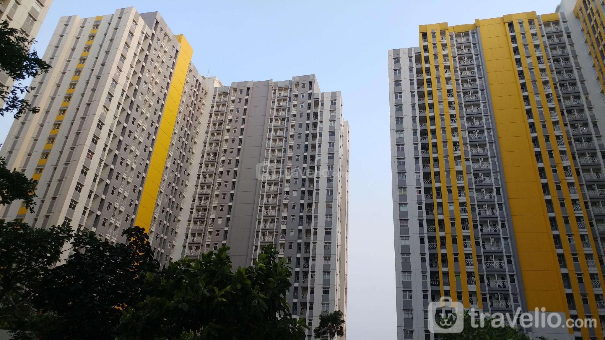 Homey 2BR Apt @ Springlake Summarecon By Travelio