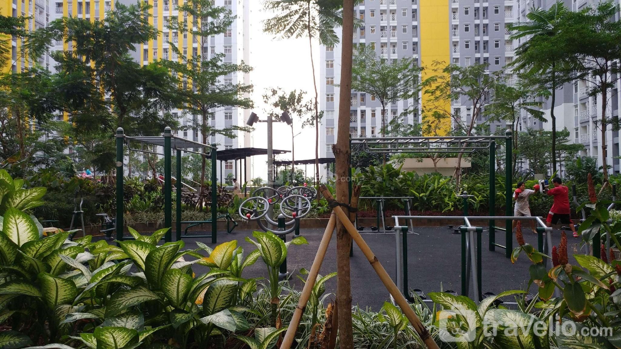 Lovely 2BR Apt @ Springlake Summarecon By Travelio