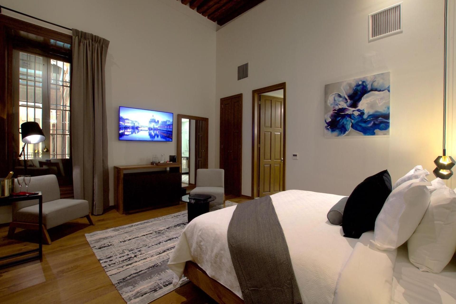 Superior King Suite