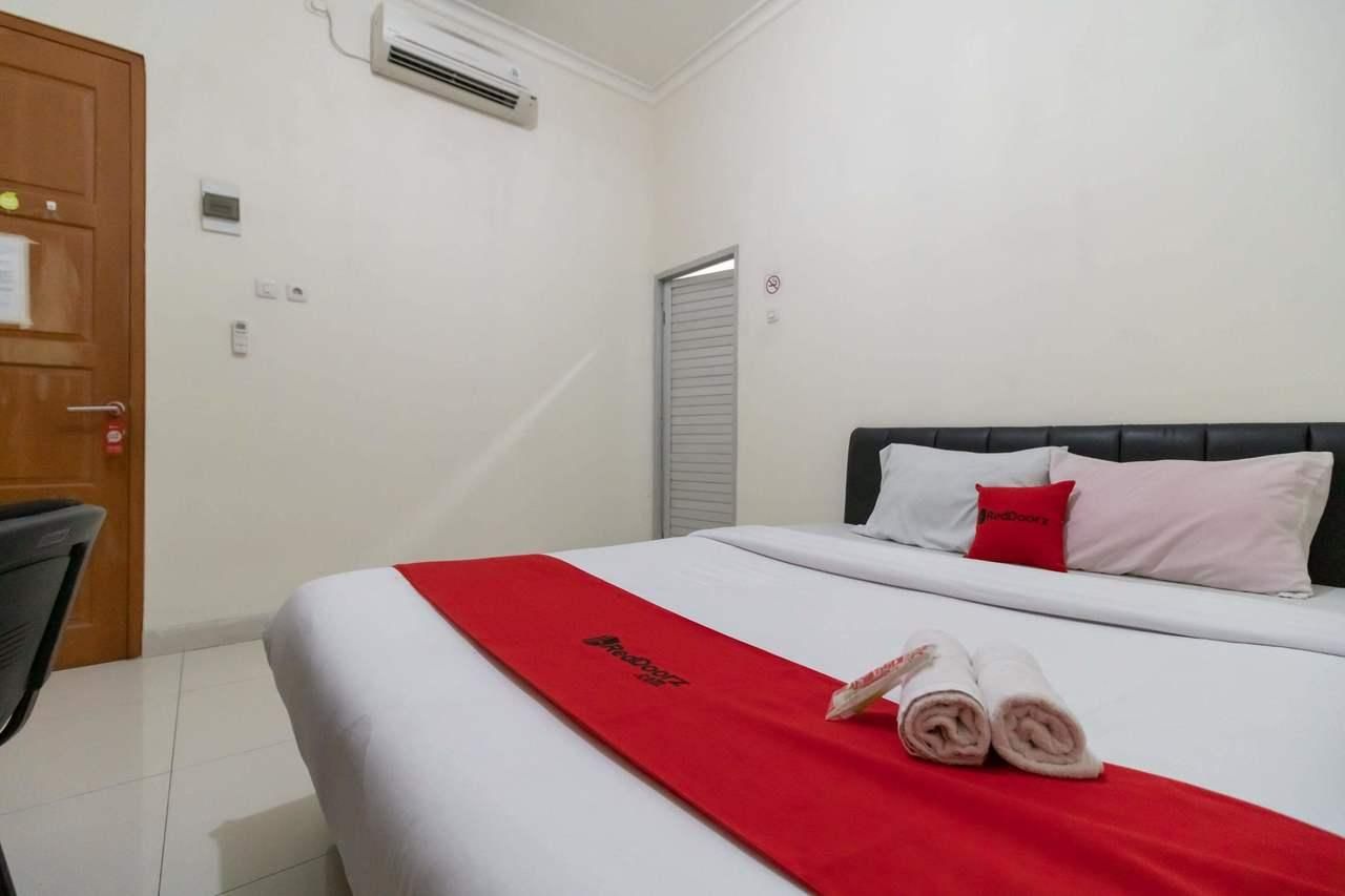 RedDoorz Room