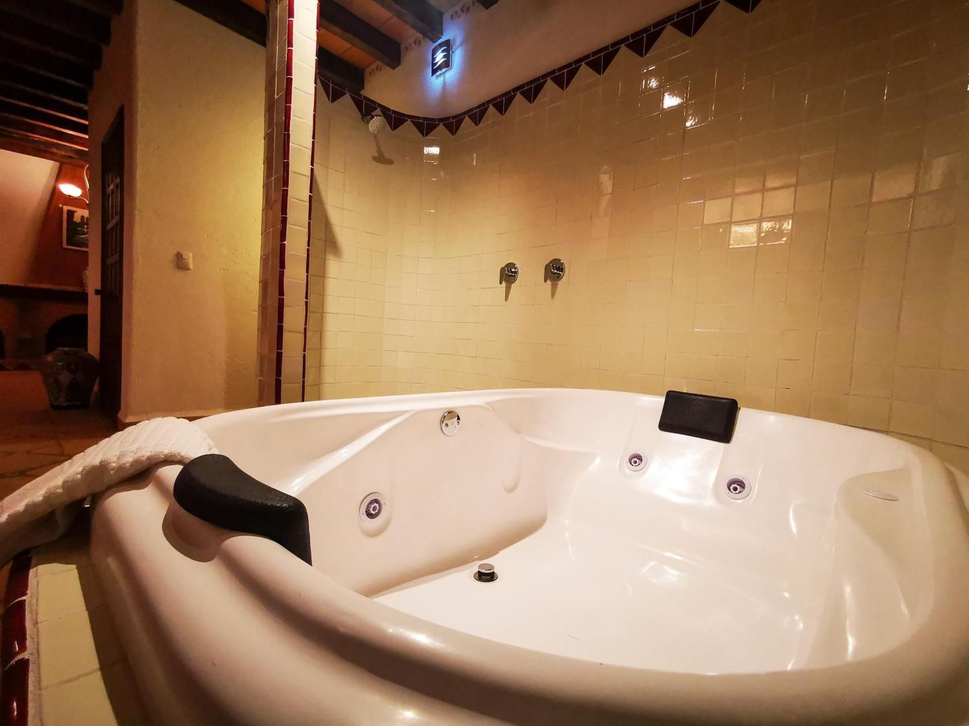 Hotel Chocolate Deluxe Deluxe Suite 2