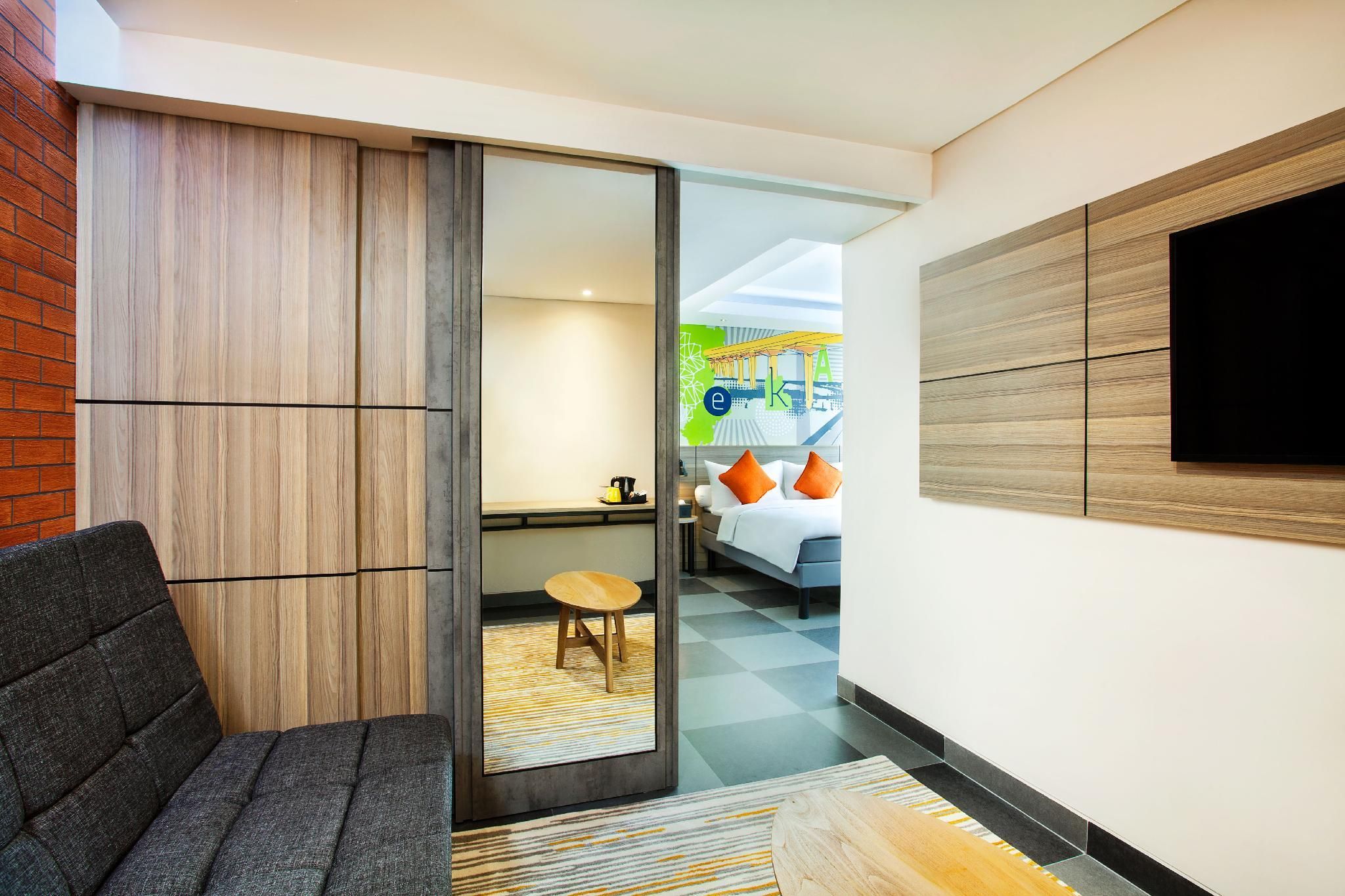 Family Room with 1 queen-size bed and sofa bed