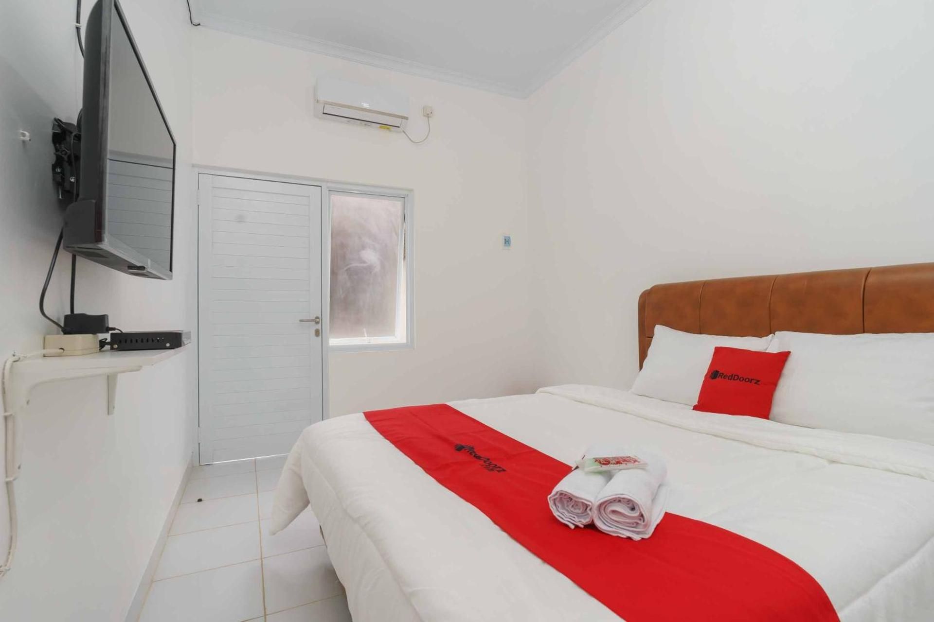RedDoorz Room