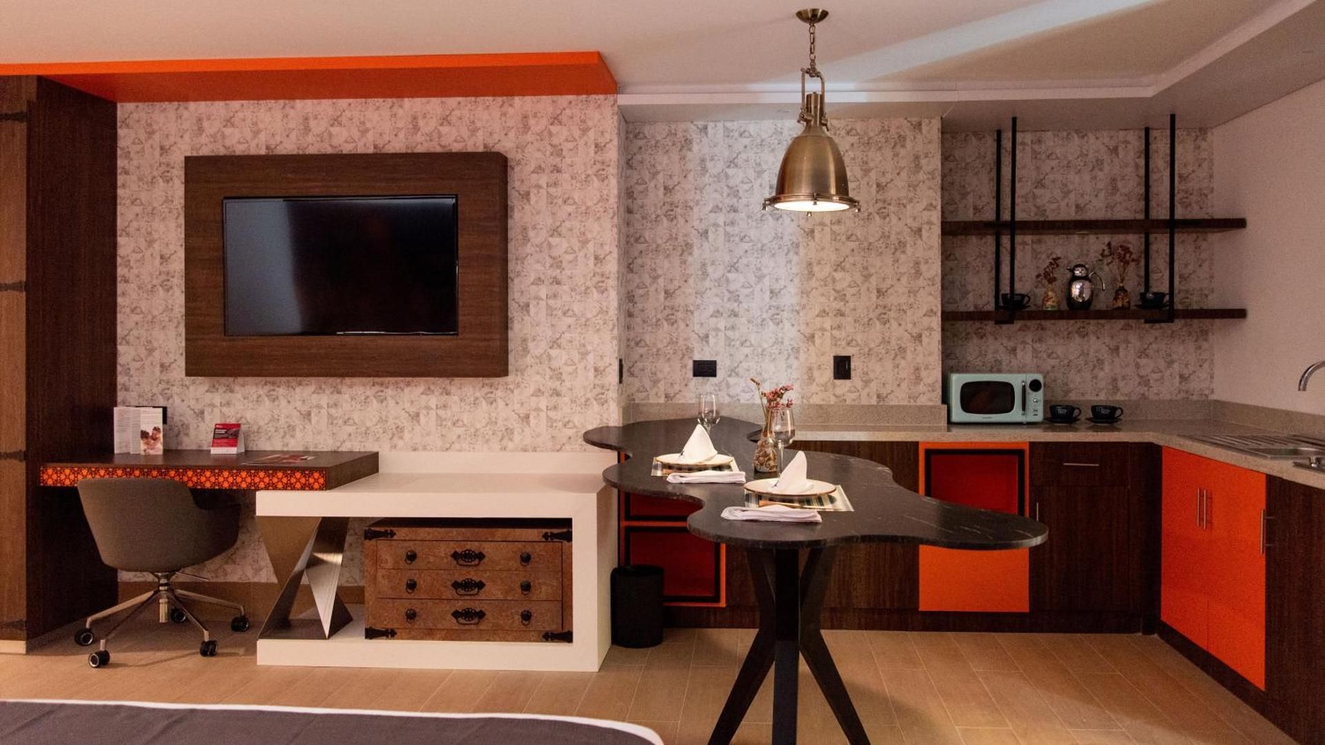 2 Queen Standard Microwave