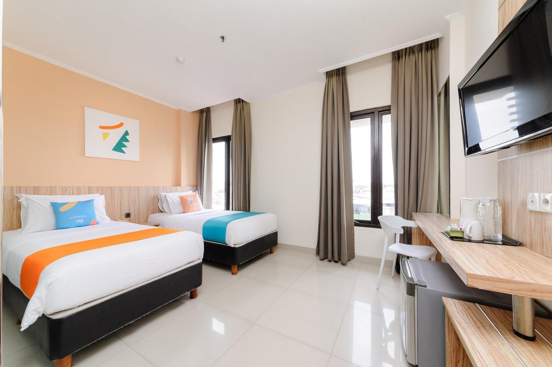 Sans Hotel The Green Bekasi by RedDoorz Deluxe Twin Room