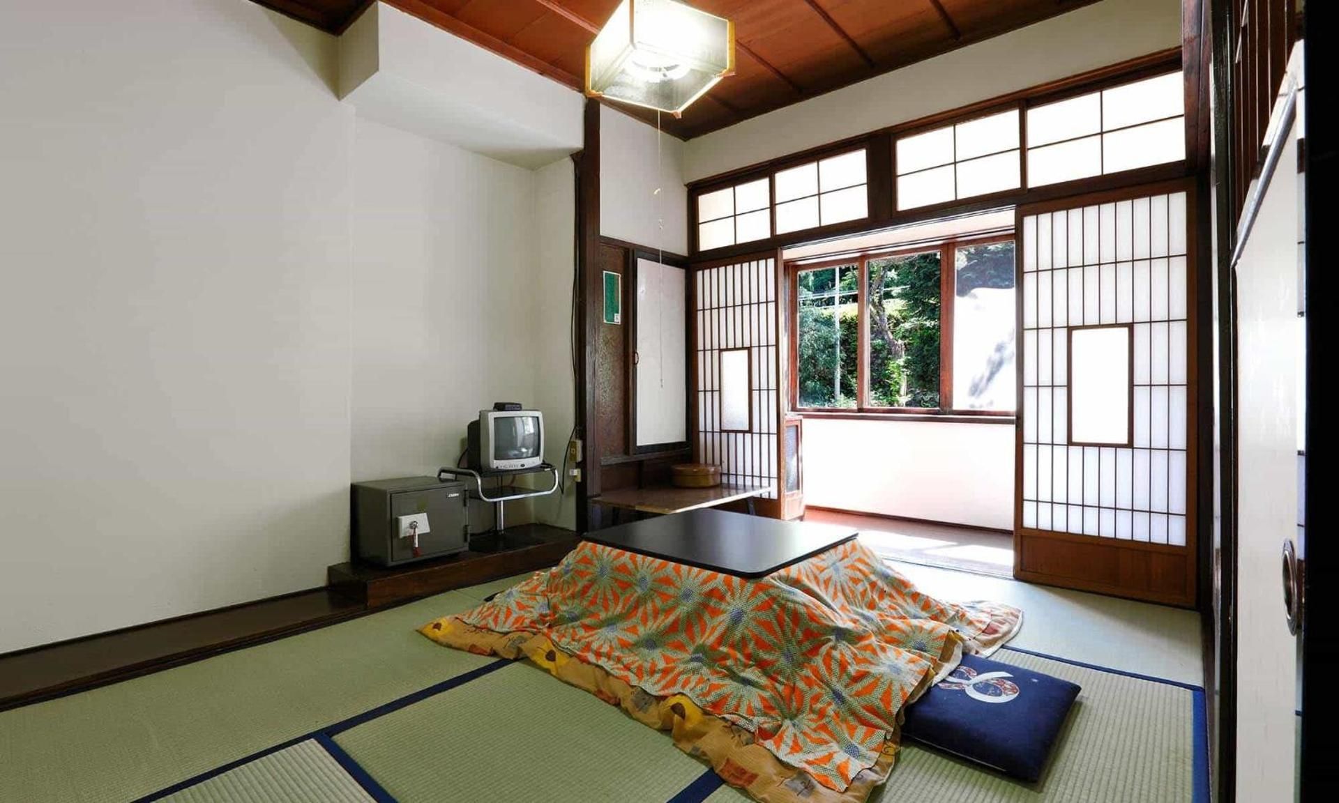 Japanese-Style Confort Room with Shared Bathroom