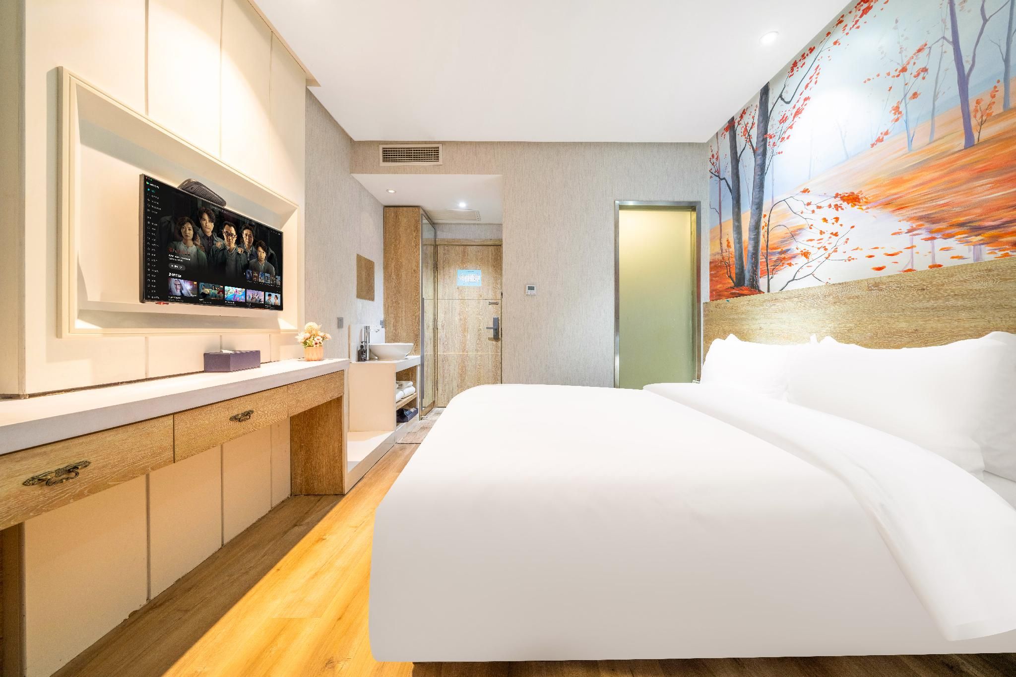 Deluxe Queen Room