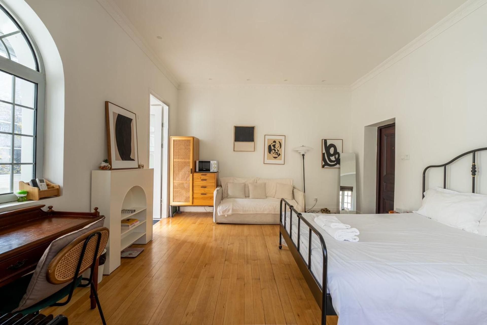 Deluxe Queen Room