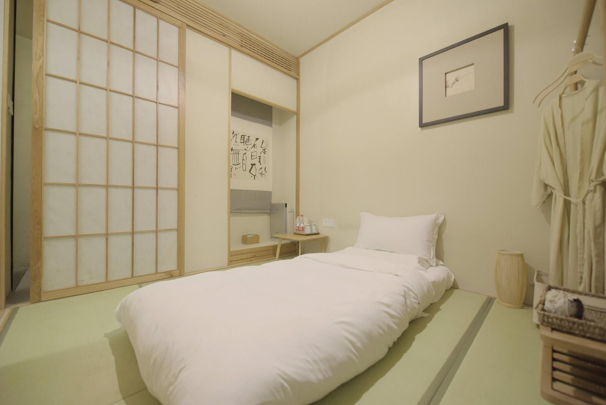 Business Single Room without Window