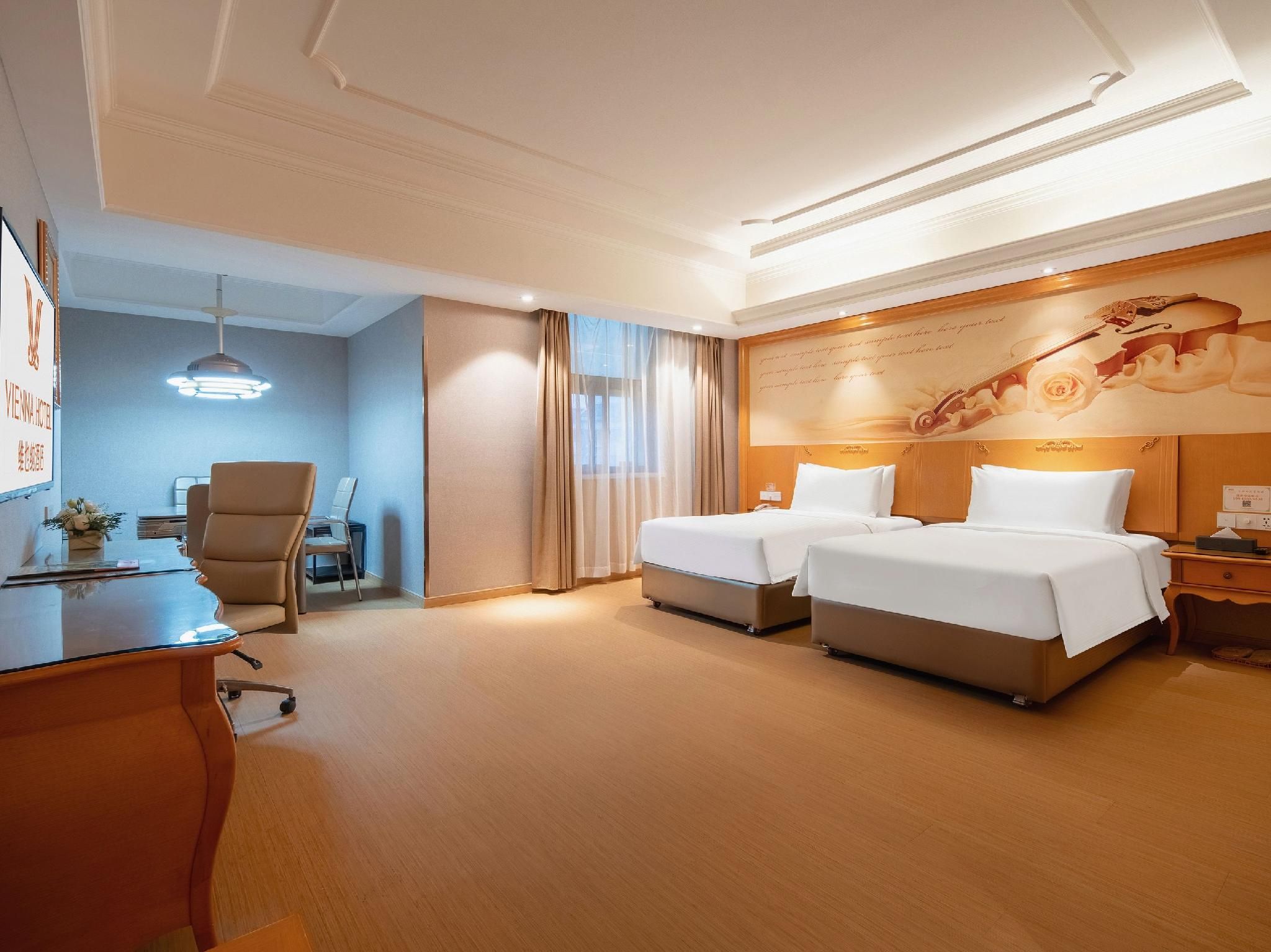 Vienna - Functional Chess Room With Twin Bed