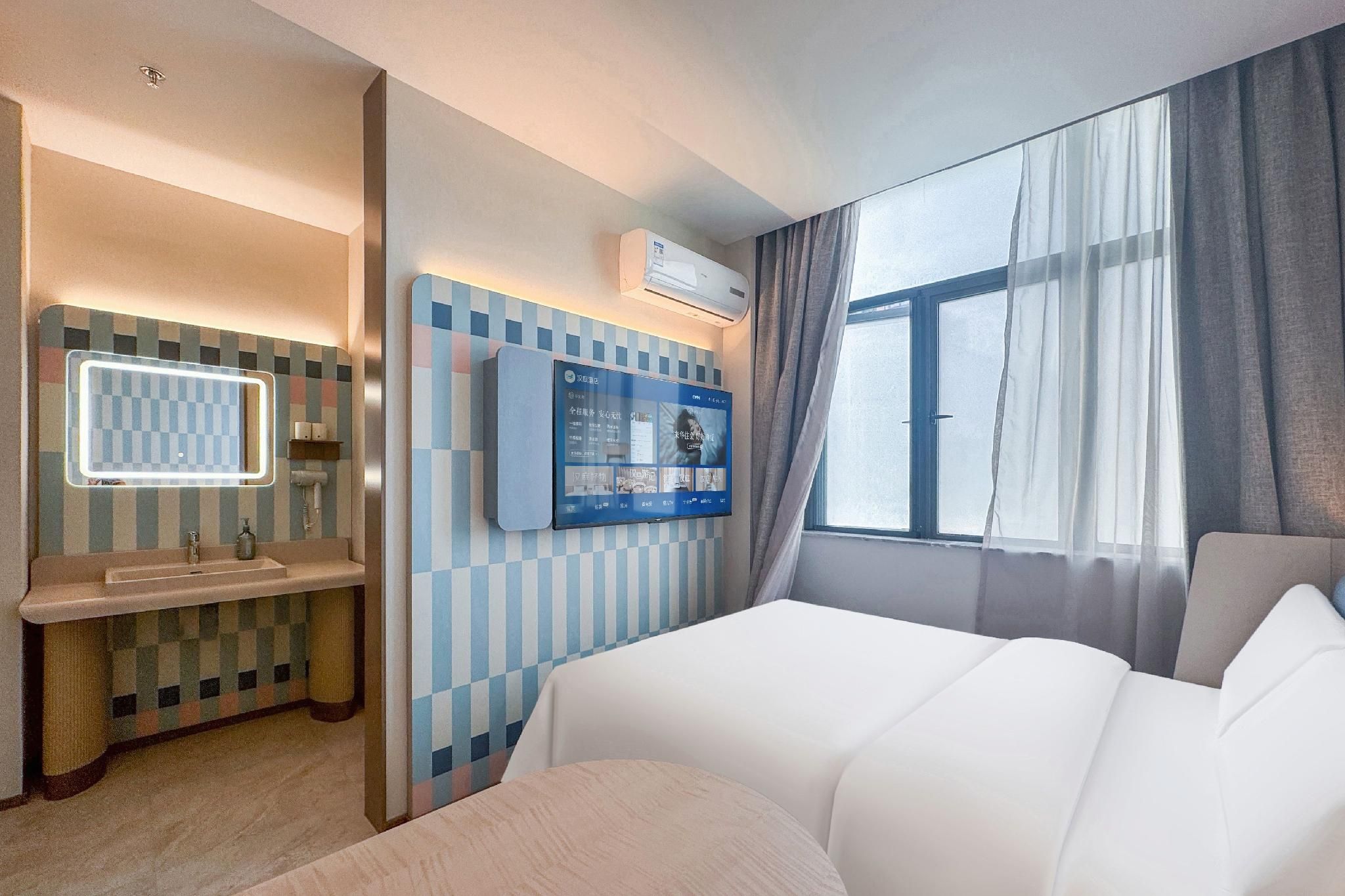 Hotel Queen Room