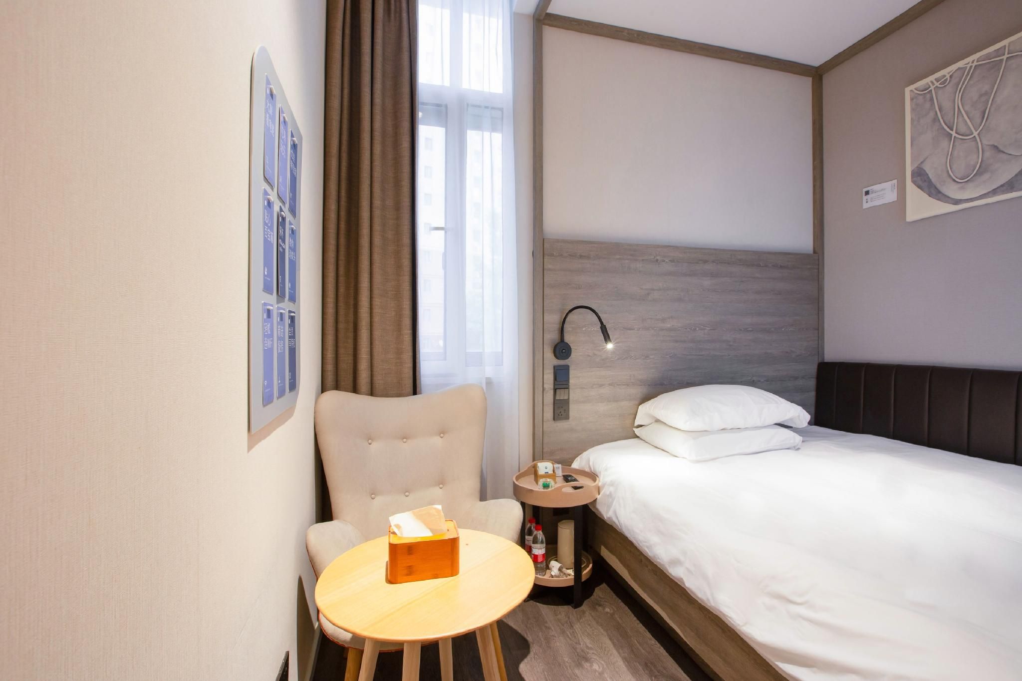 Hotel Queen Room
