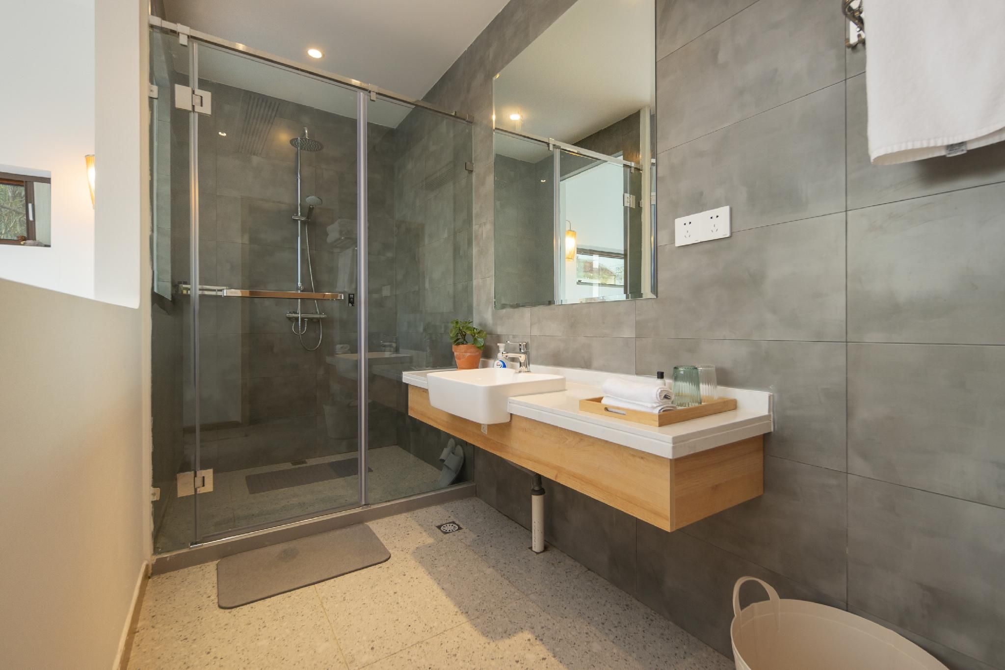 Suite - Lower Floor