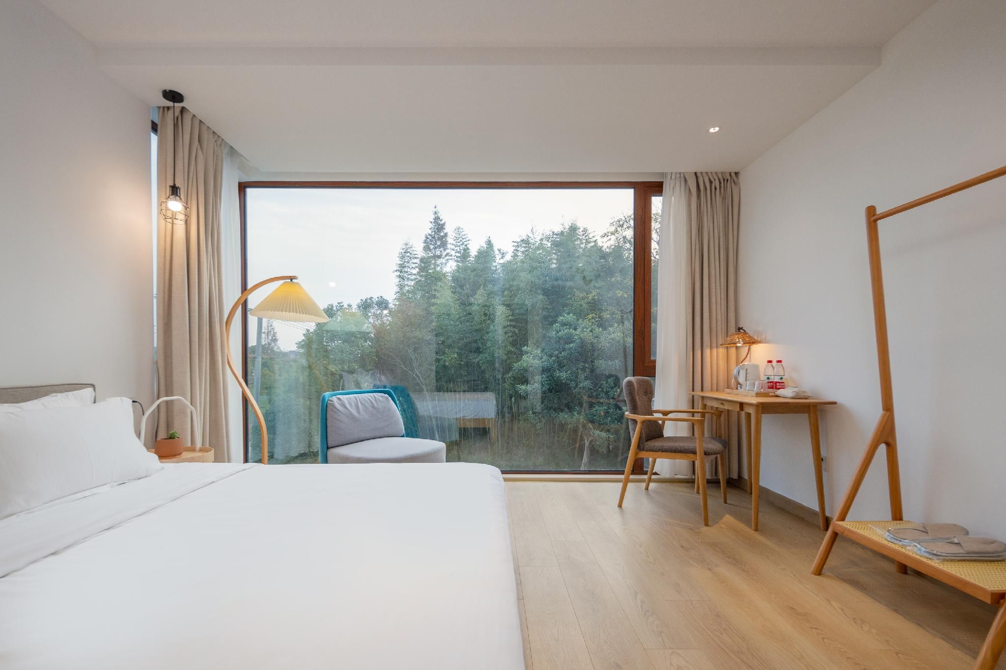Queen Room with View