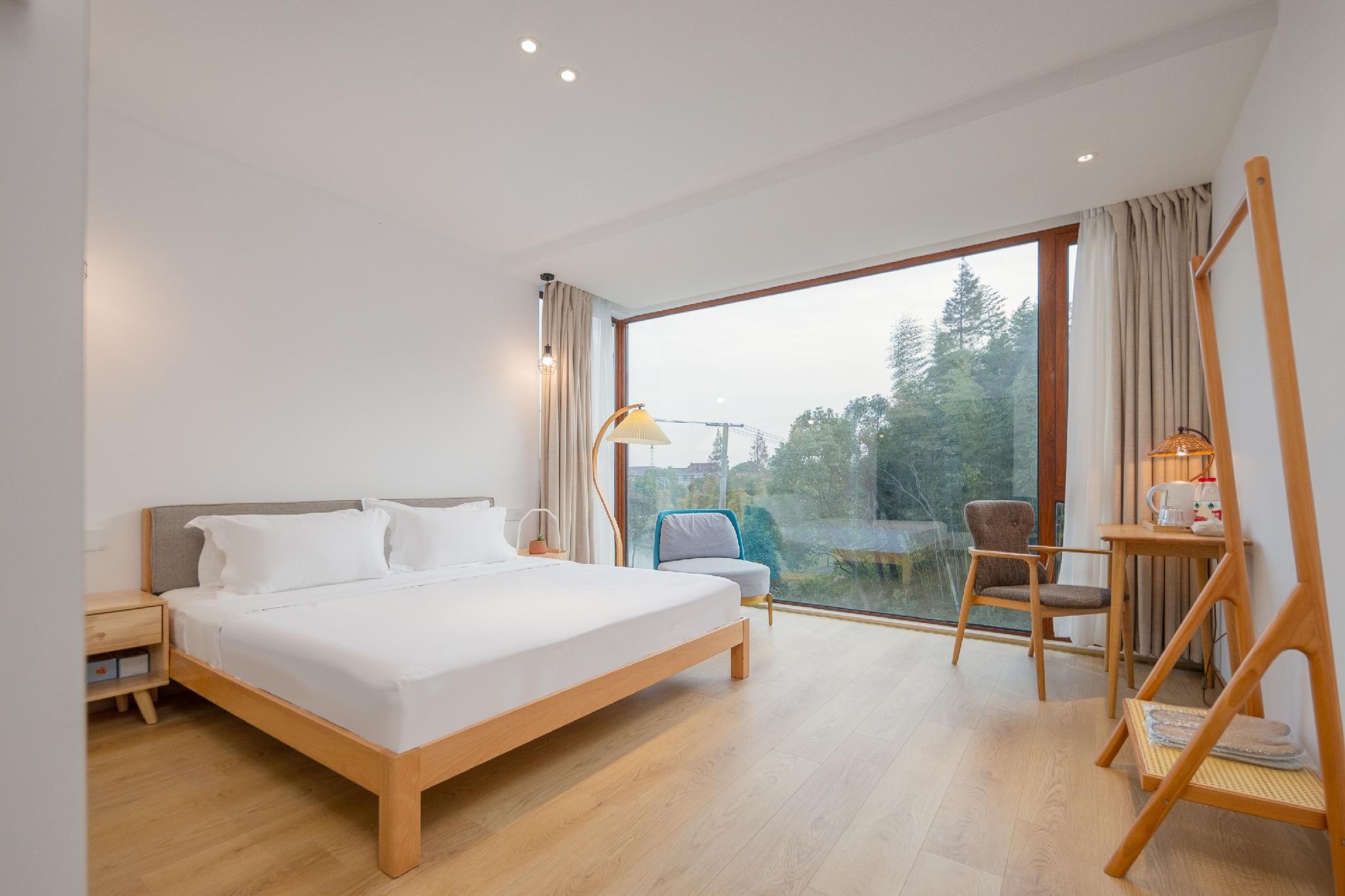 Queen Room with View