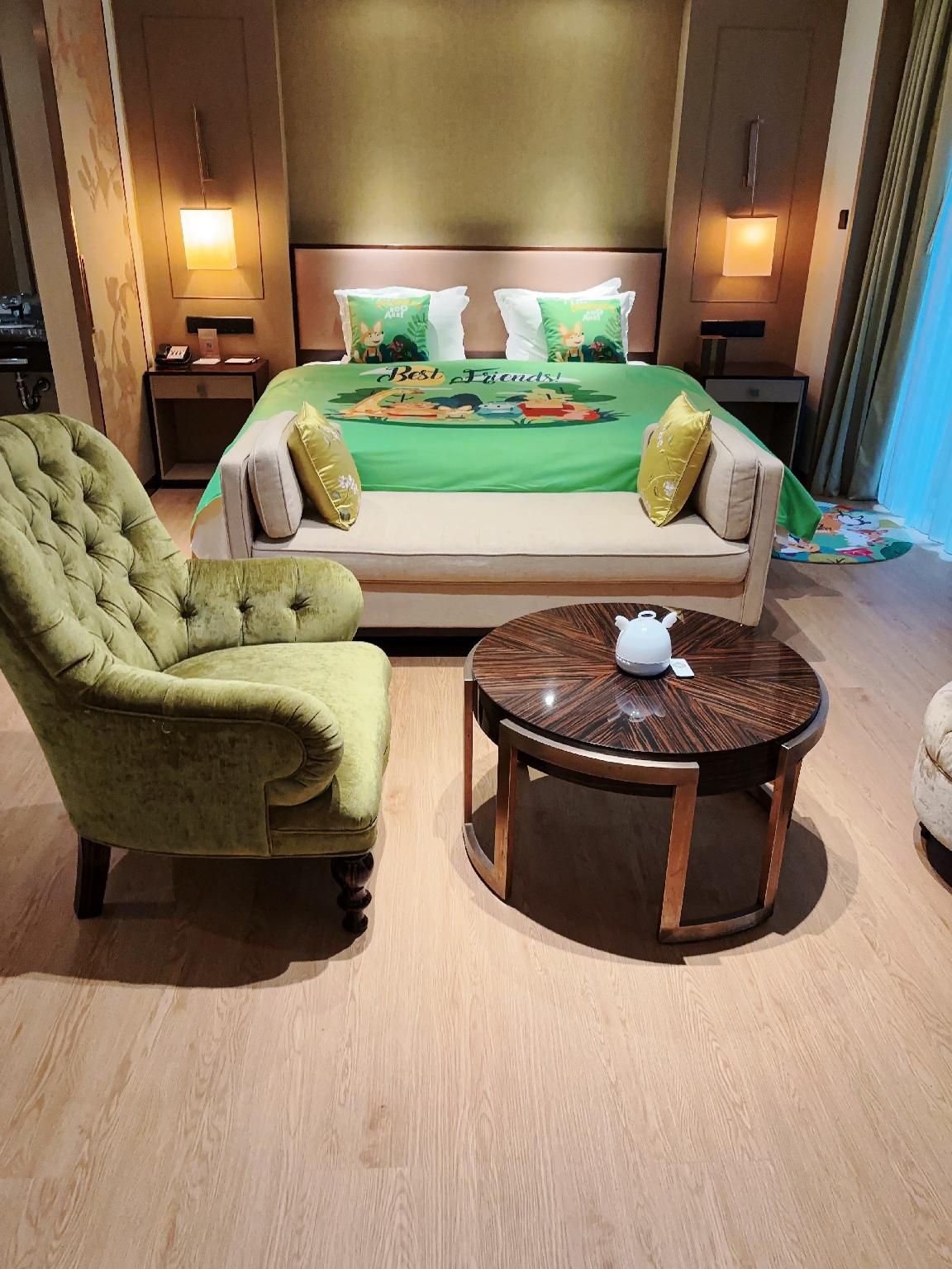 Family Room with Nature - Kid-Friendly