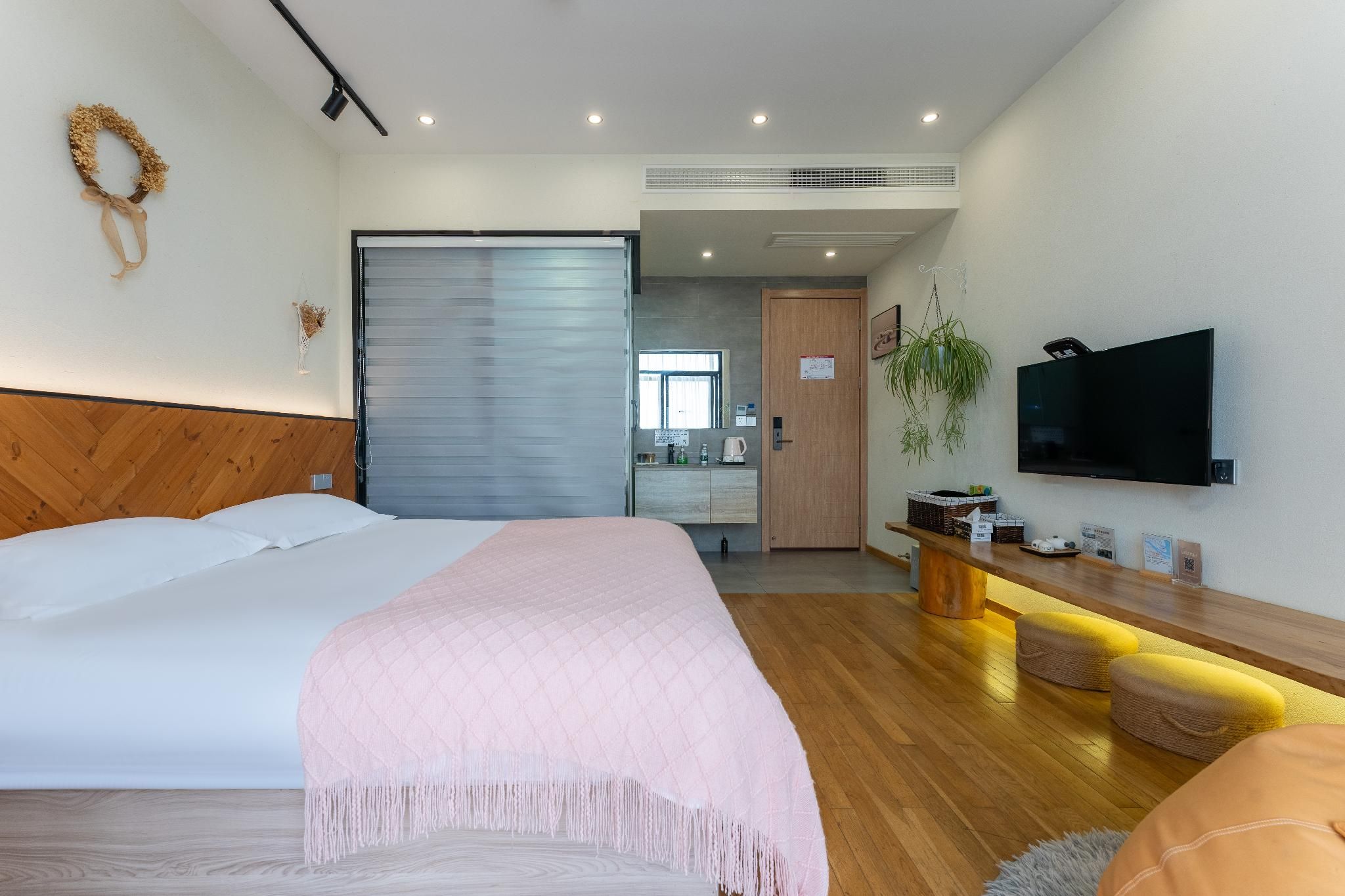 Huazhu - Room With Bed