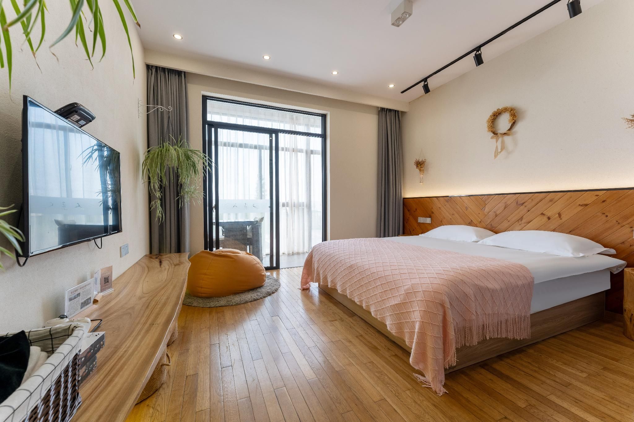 Huazhu - Room With Bed