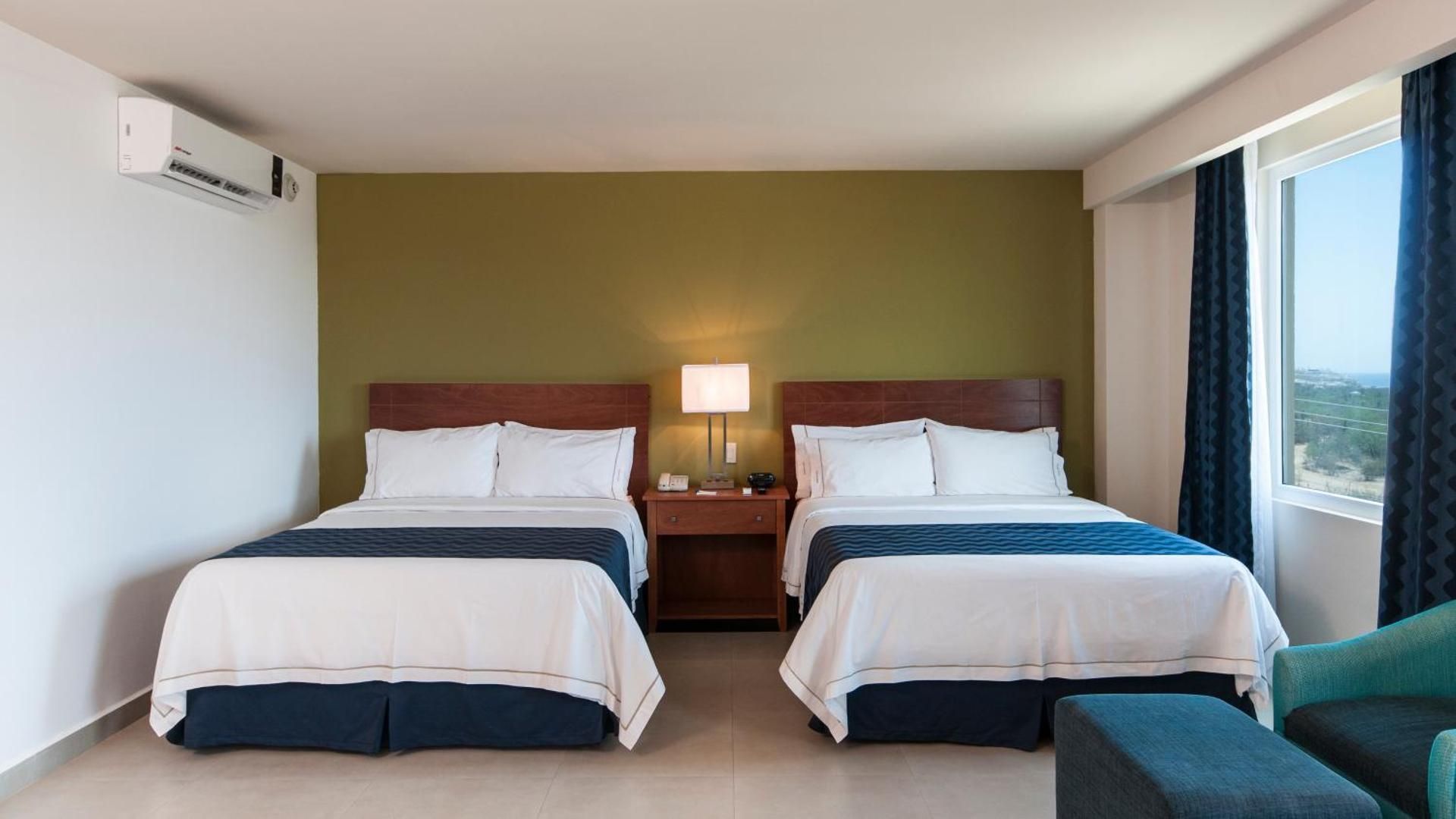 2 Queen Beds Standard Extra Floor Space