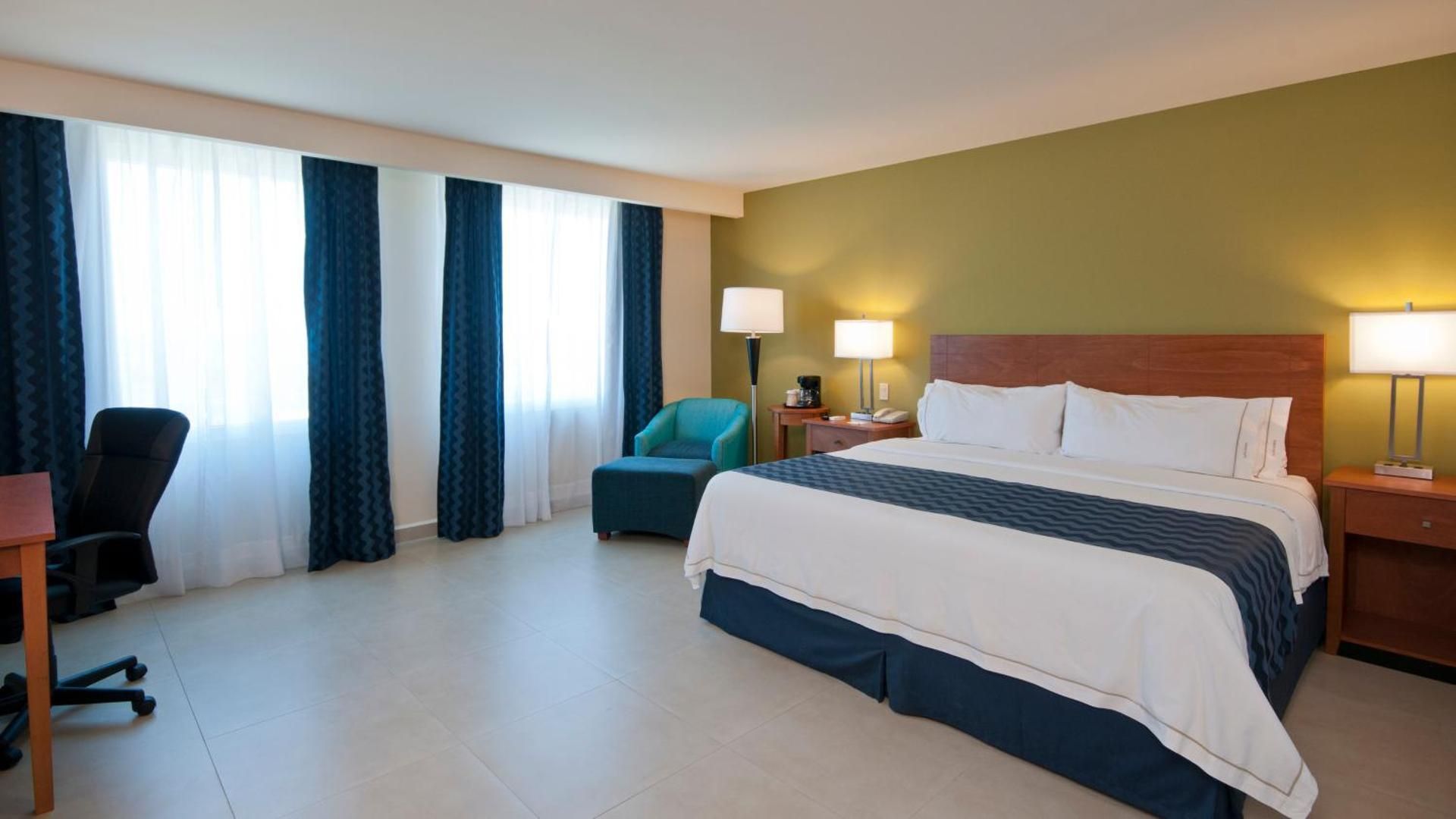 1 King Bed Standard Extra Floor Space