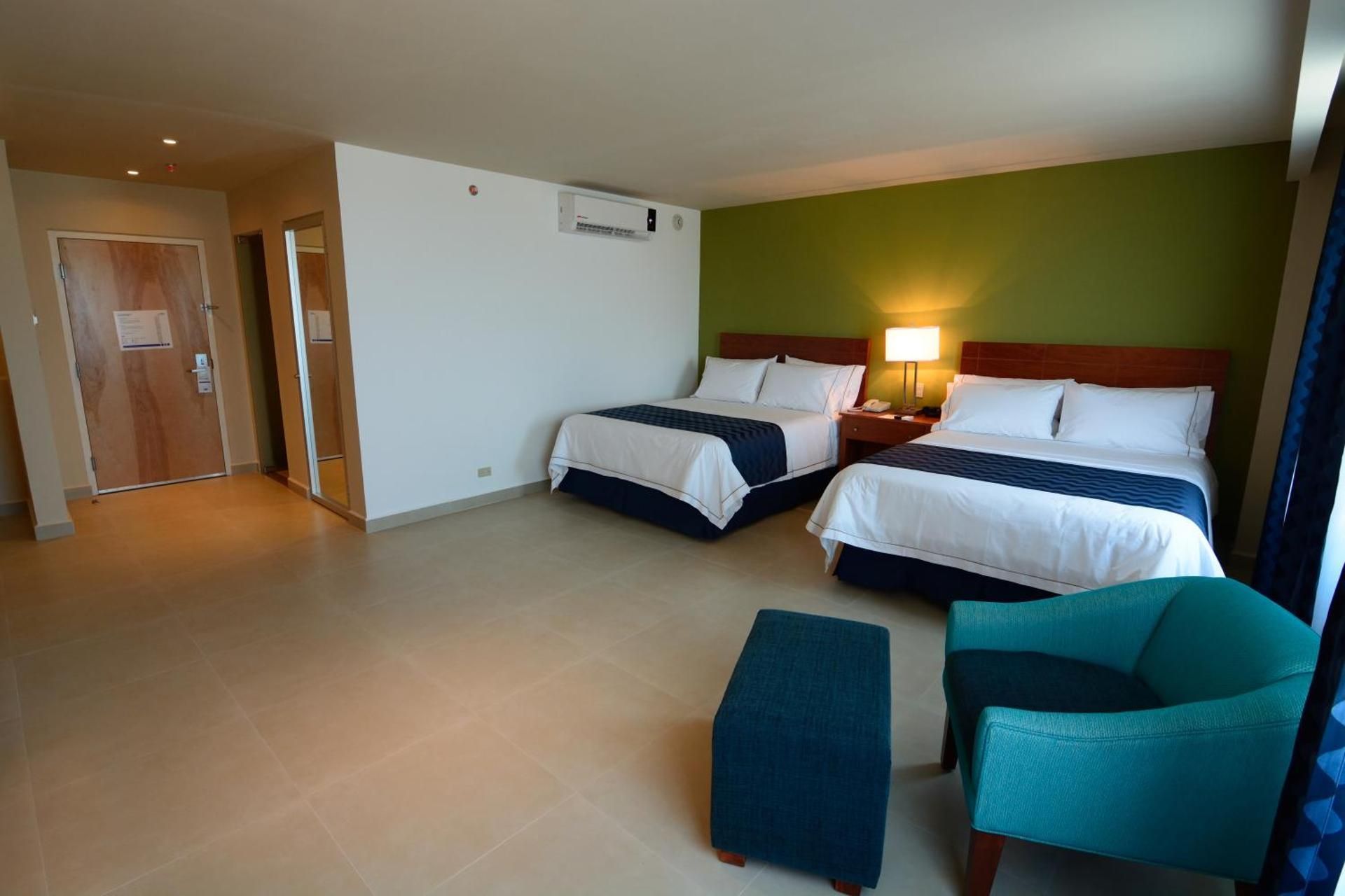 2 Queen Beds Standard Extra Floor Space
