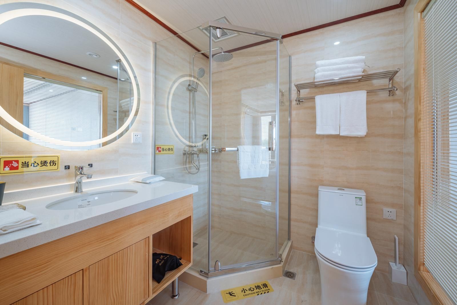 Queen Room with Air Conditioning