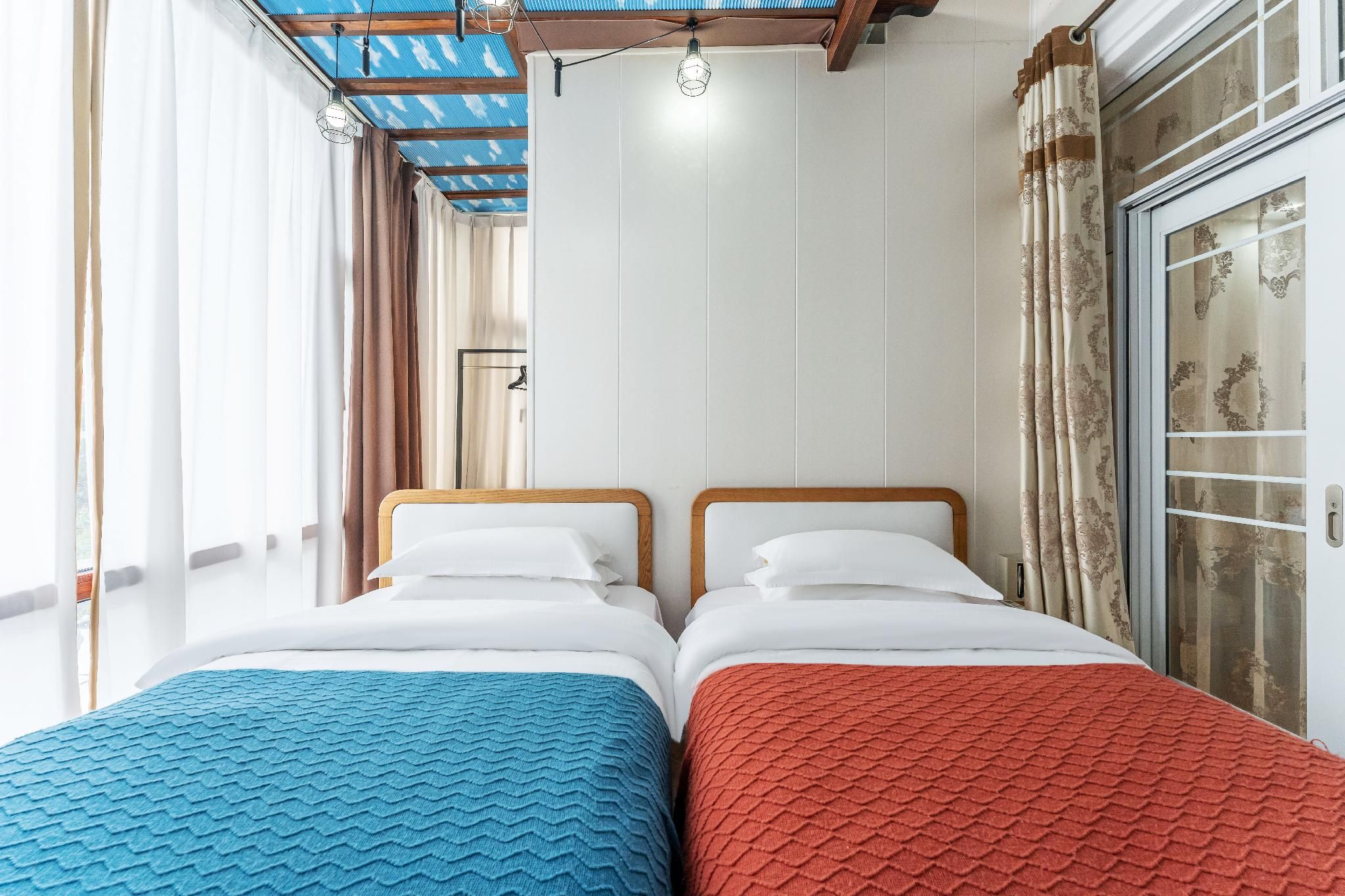 Foxy Room