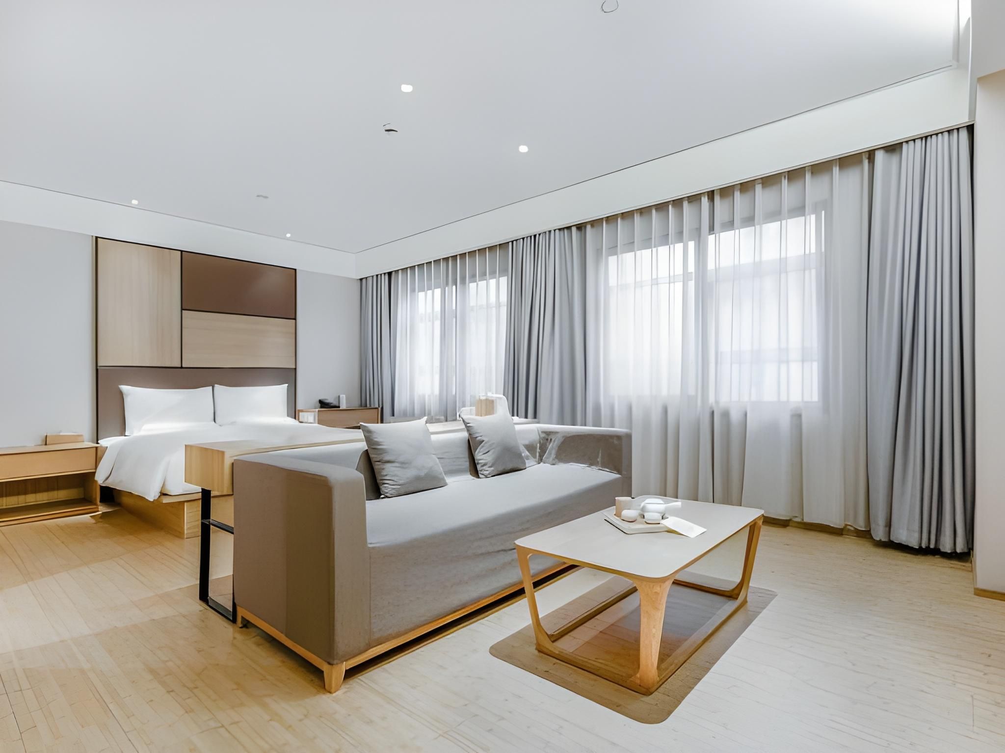 Deluxe Queen Room