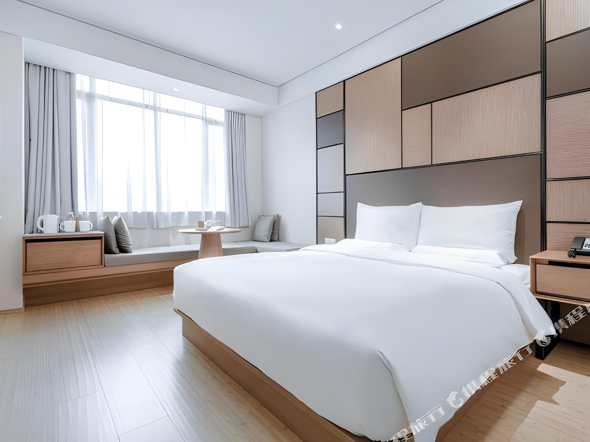 Huazhu - Room With Bed