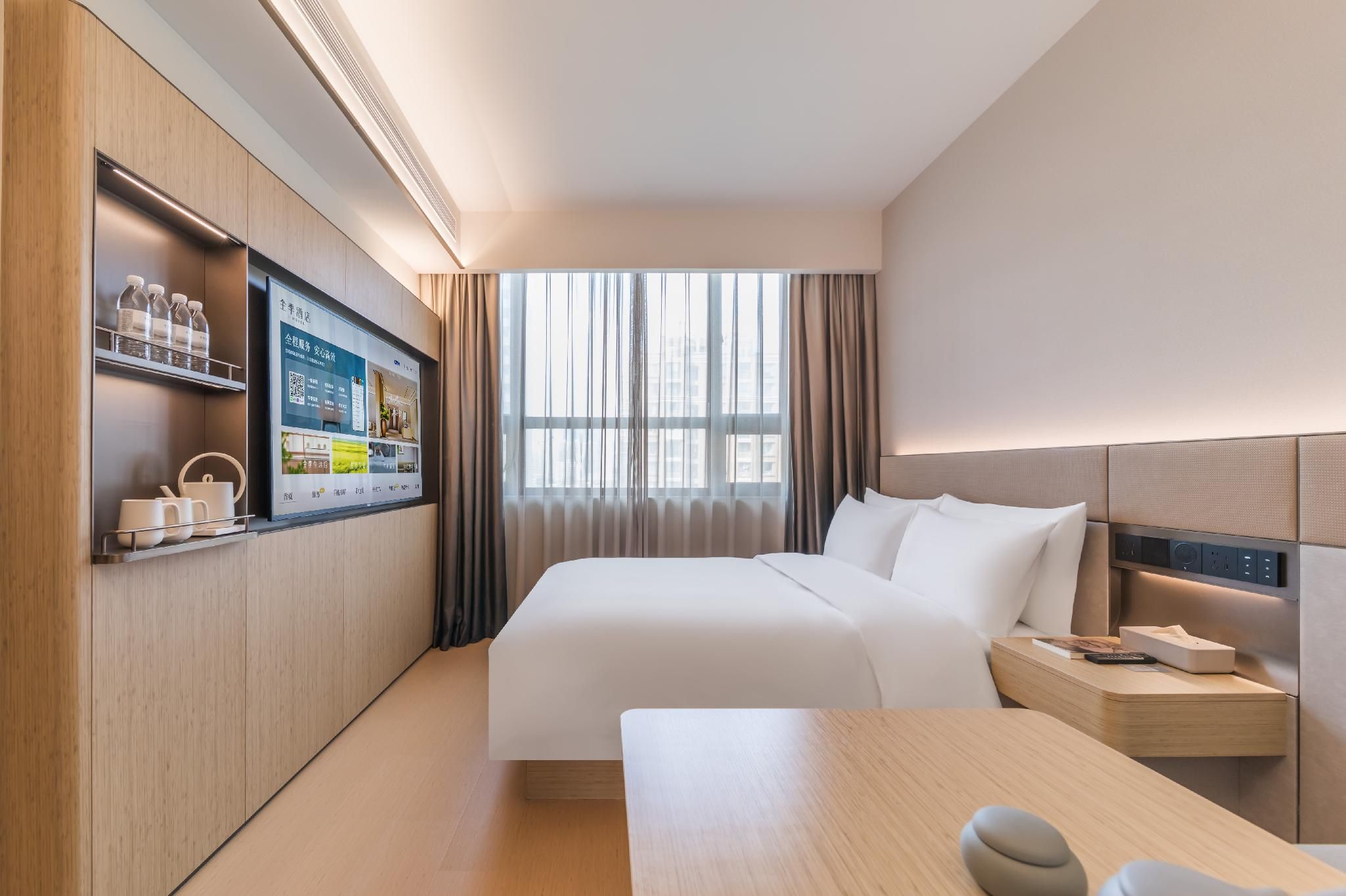 Huazhu - Room With Bed